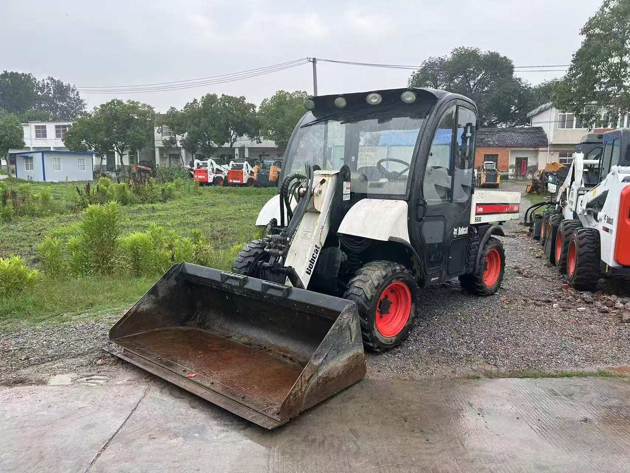 BOBCAT 5600 Toolcat - Мини-погрузчик с бортовым поворотом: фото 3 BOBCAT 5600 Toolcat - Мини-погрузчик с бортовым поворотом: фото 3