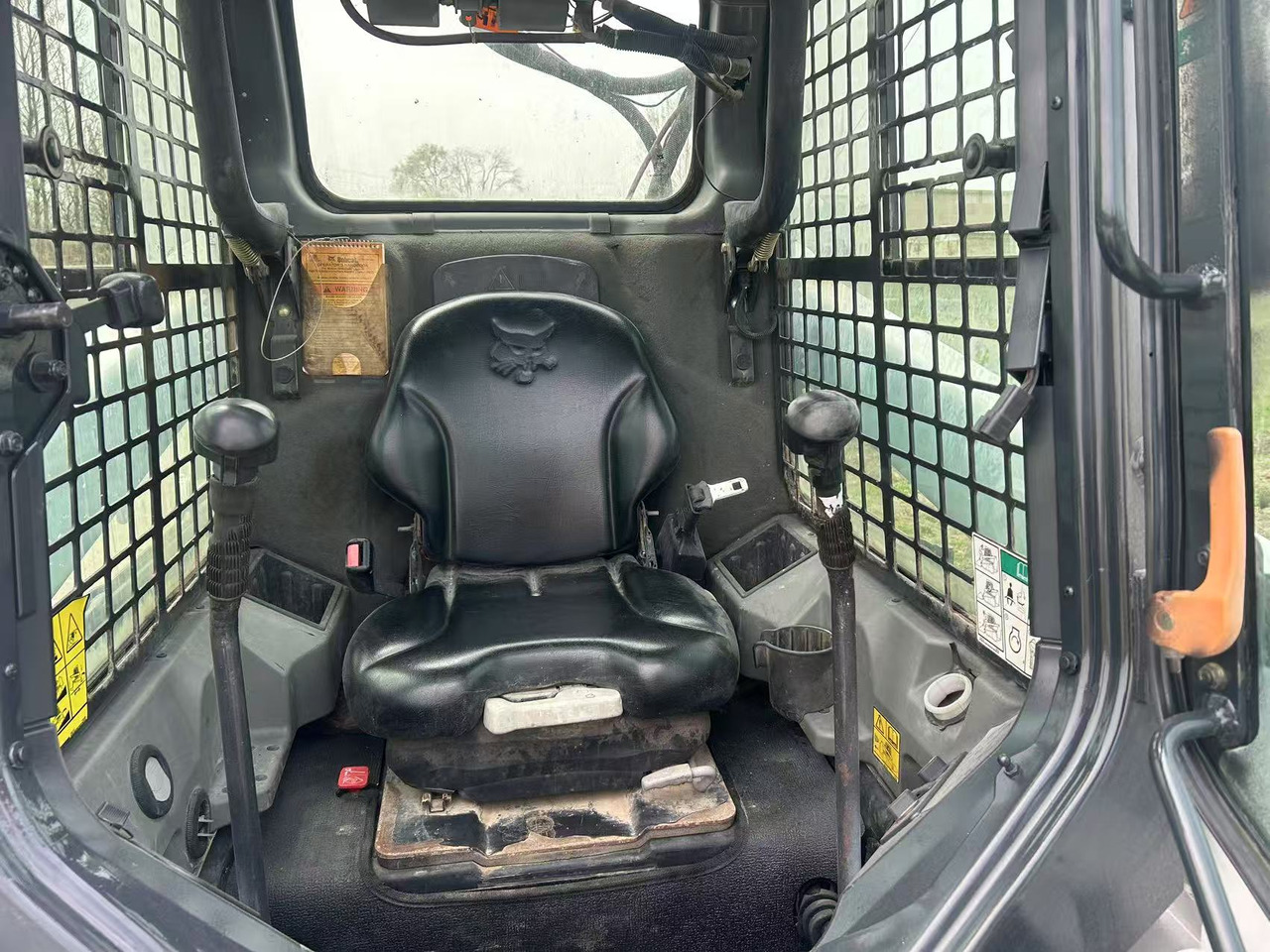 BOBCAT S550 - Мини-погрузчик с бортовым поворотом: фото 5 BOBCAT S550 - Мини-погрузчик с бортовым поворотом: фото 5