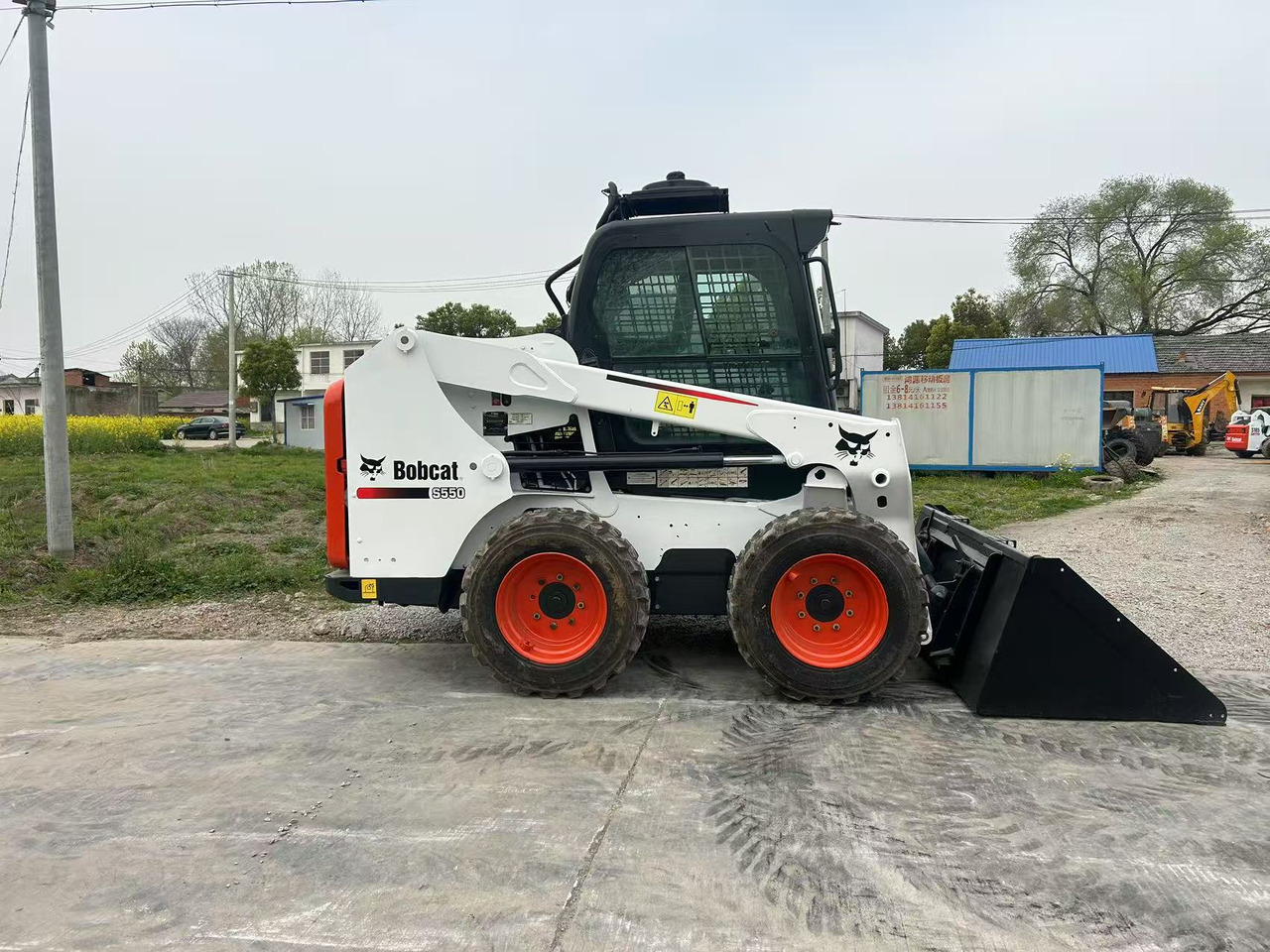 BOBCAT S550 - Мини-погрузчик с бортовым поворотом: фото 4 BOBCAT S550 - Мини-погрузчик с бортовым поворотом: фото 4