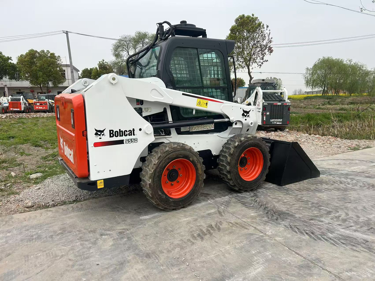 BOBCAT S550 - Мини-погрузчик с бортовым поворотом: фото 2 BOBCAT S550 - Мини-погрузчик с бортовым поворотом: фото 2