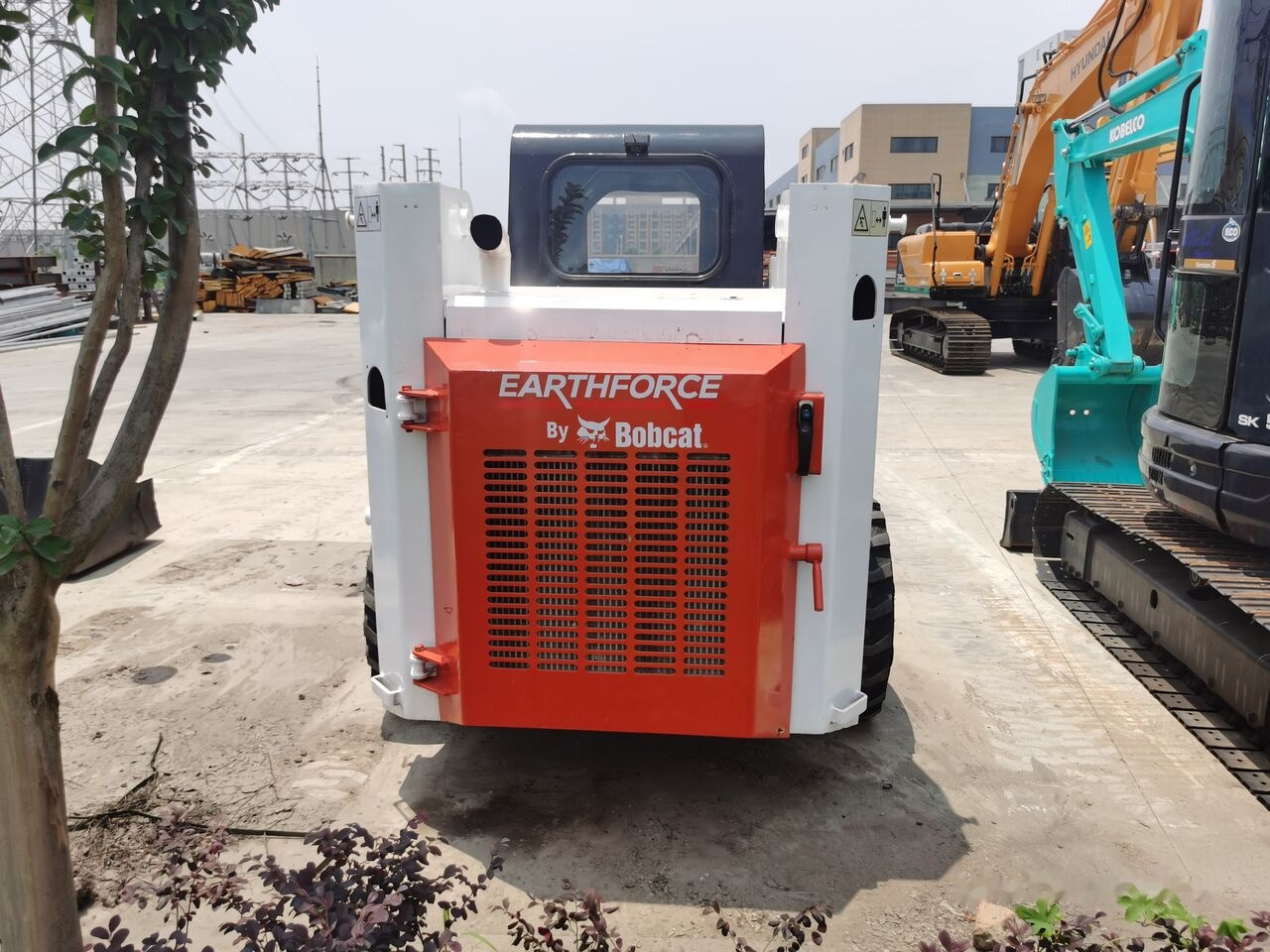 Bobcat S130 - Мини-погрузчик с бортовым поворотом: фото 5 Bobcat S130 - Мини-погрузчик с бортовым поворотом: фото 5