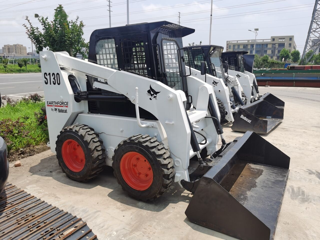 Bobcat S130 - Мини-погрузчик с бортовым поворотом: фото 3 Bobcat S130 - Мини-погрузчик с бортовым поворотом: фото 3