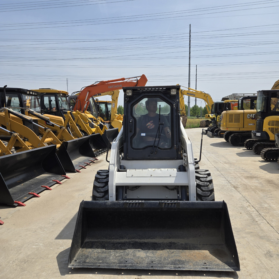 Bobcat S16 - Мини-погрузчик с бортовым поворотом: фото 3 Bobcat S16 - Мини-погрузчик с бортовым поворотом: фото 3