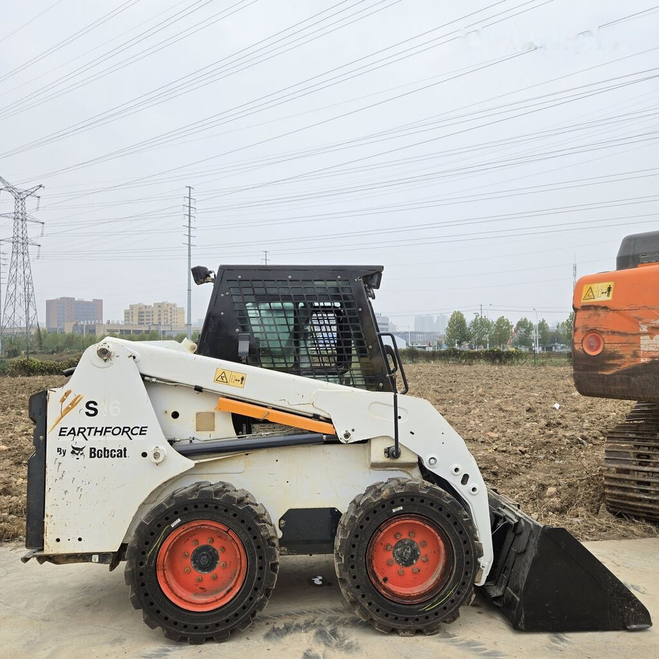 Bobcat S16 - Мини-погрузчик с бортовым поворотом: фото 2 Bobcat S16 - Мини-погрузчик с бортовым поворотом: фото 2