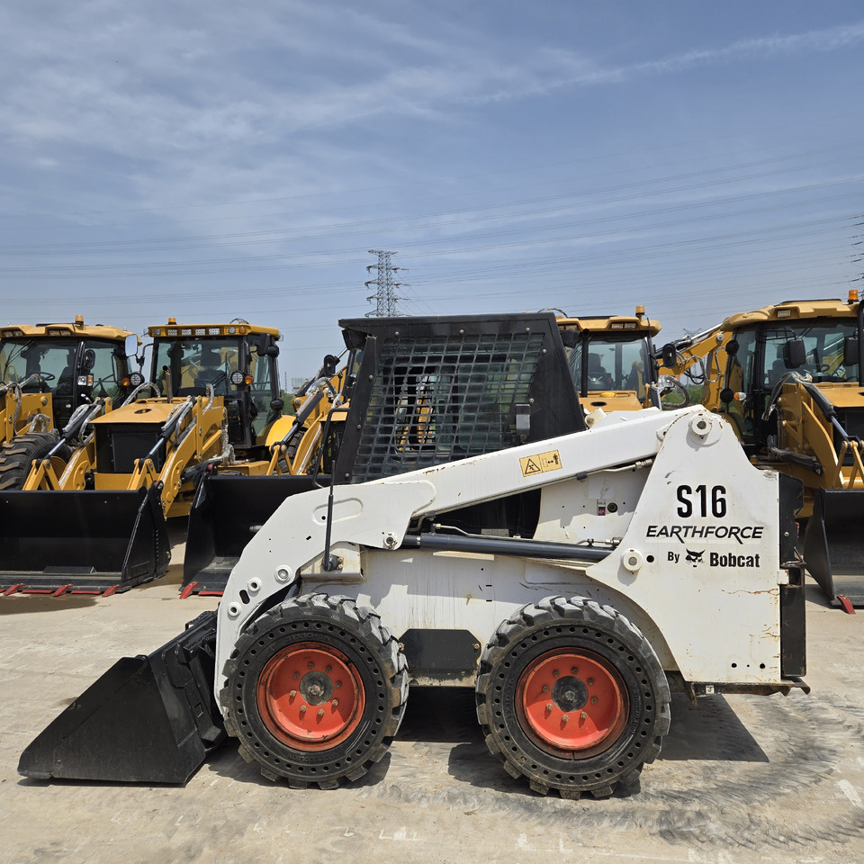 Bobcat S16 - Мини-погрузчик с бортовым поворотом: фото 1 Bobcat S16 - Мини-погрузчик с бортовым поворотом: фото 1