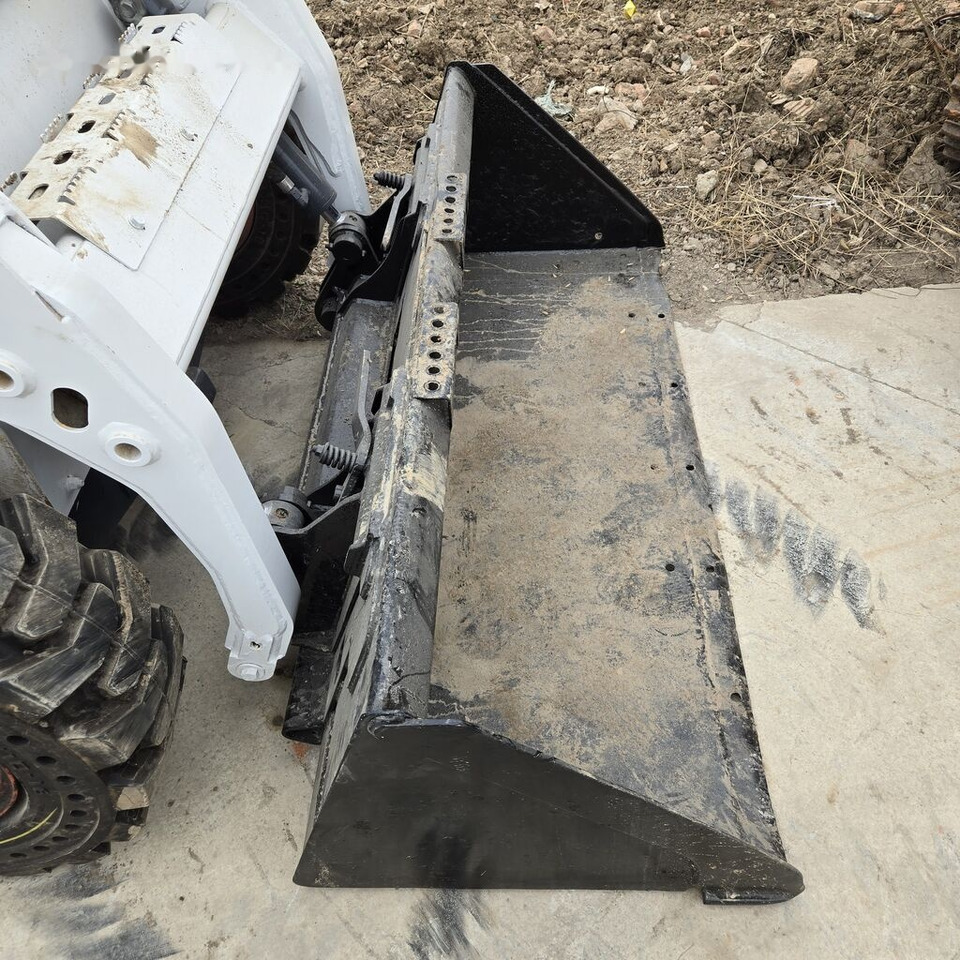 Bobcat S16 - Мини-погрузчик с бортовым поворотом: фото 1 Bobcat S16 - Мини-погрузчик с бортовым поворотом: фото 1