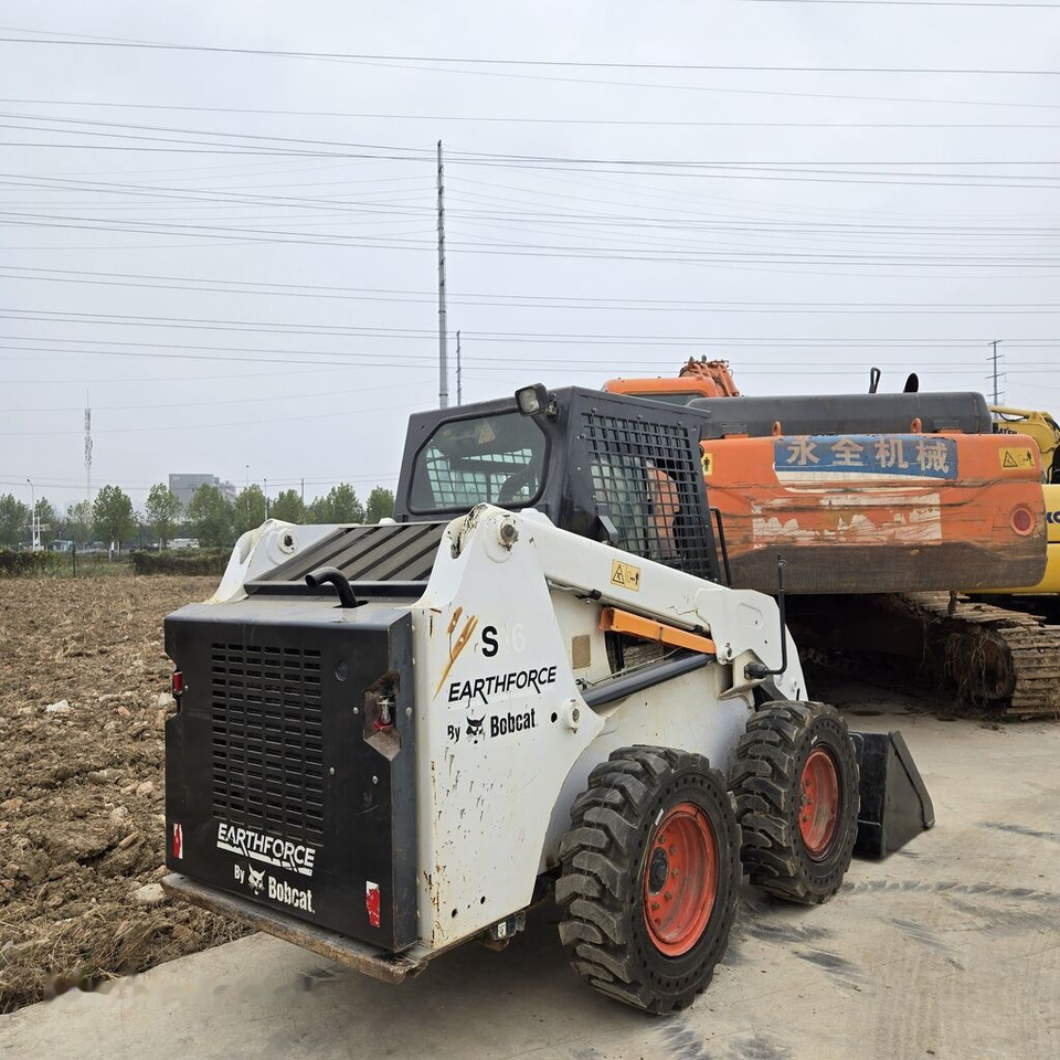 Bobcat S16 - Мини-погрузчик с бортовым поворотом: фото 3 Bobcat S16 - Мини-погрузчик с бортовым поворотом: фото 3