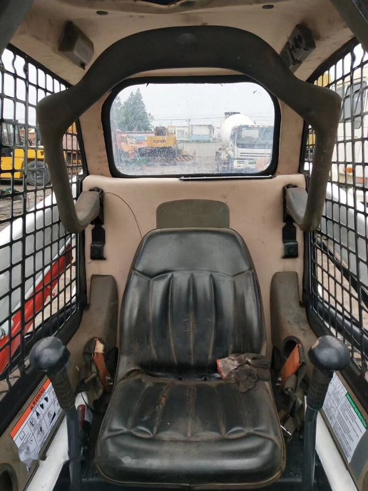 Bobcat S160 - Мини-погрузчик с бортовым поворотом: фото 5 Bobcat S160 - Мини-погрузчик с бортовым поворотом: фото 5