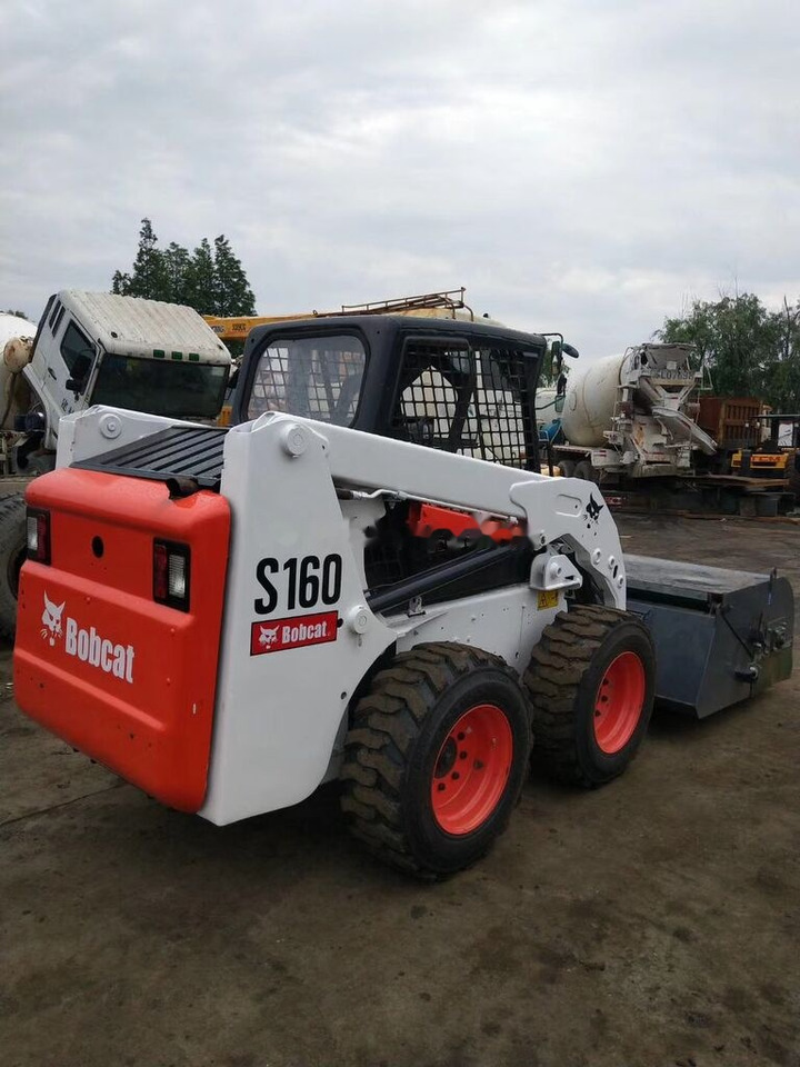 Bobcat S160 - Мини-погрузчик с бортовым поворотом: фото 1 Bobcat S160 - Мини-погрузчик с бортовым поворотом: фото 1
