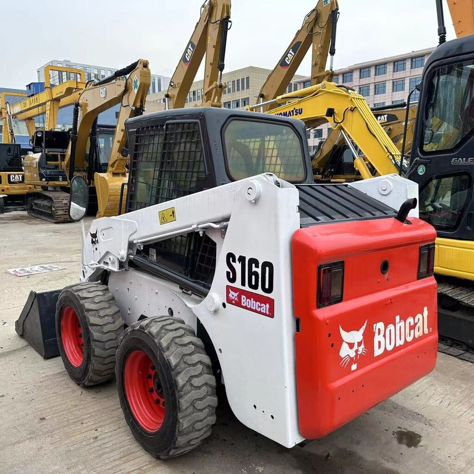Bobcat S160 - Мини-погрузчик с бортовым поворотом: фото 1 Bobcat S160 - Мини-погрузчик с бортовым поворотом: фото 1