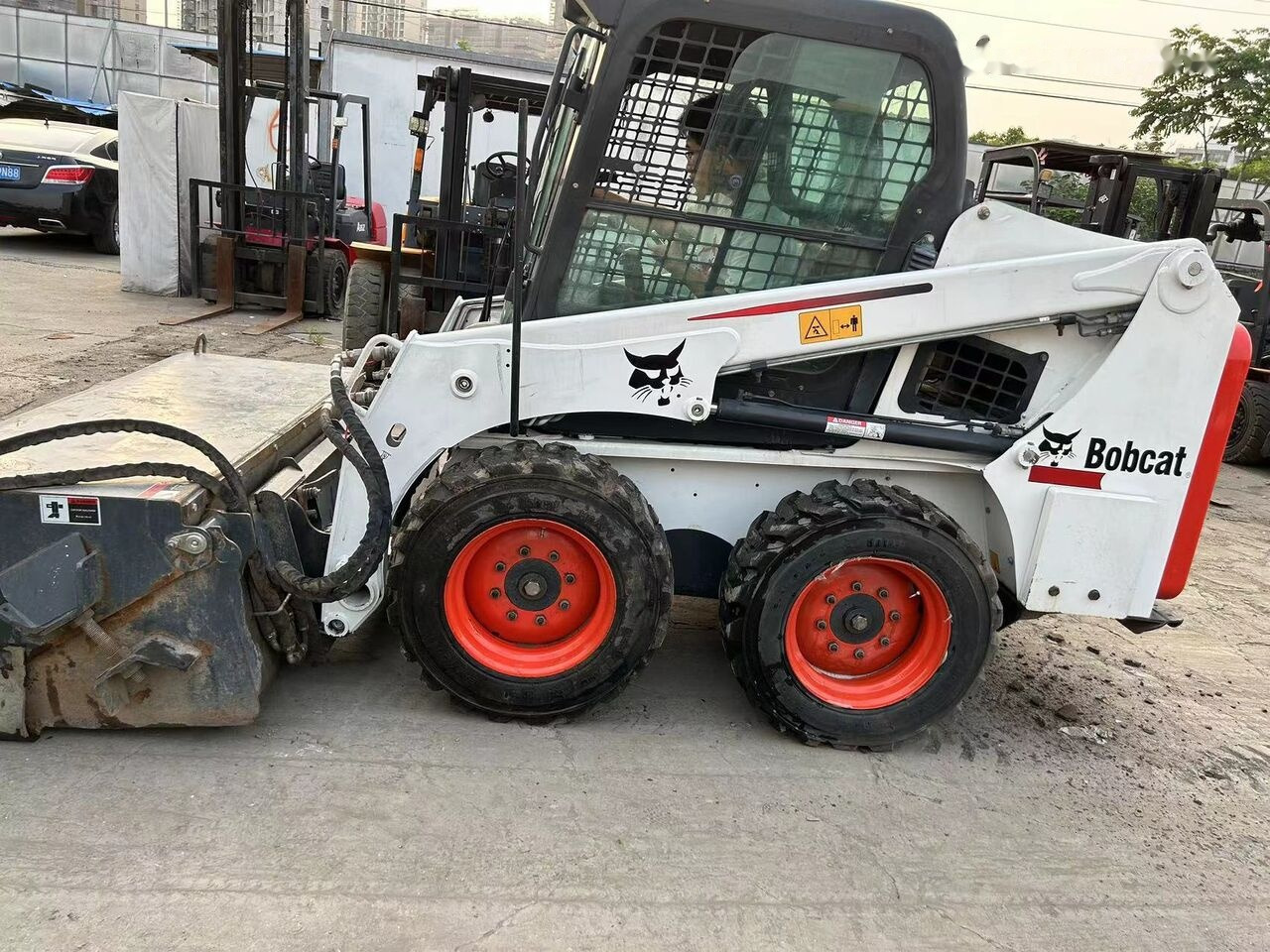 Bobcat S450 - Мини-погрузчик с бортовым поворотом: фото 2 Bobcat S450 - Мини-погрузчик с бортовым поворотом: фото 2