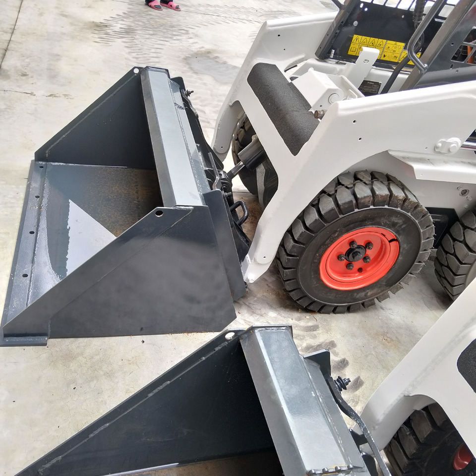 Bobcat S70 - Мини-погрузчик с бортовым поворотом: фото 4 Bobcat S70 - Мини-погрузчик с бортовым поворотом: фото 4