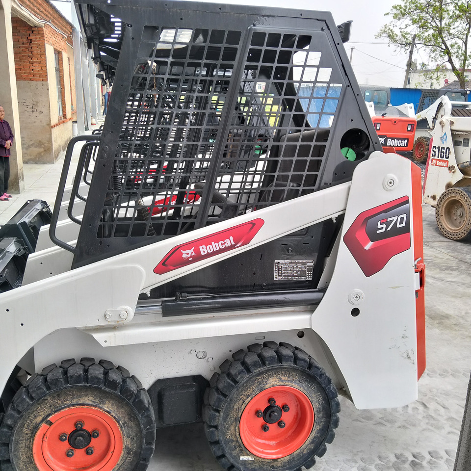 Bobcat S70 - Мини-погрузчик с бортовым поворотом: фото 3 Bobcat S70 - Мини-погрузчик с бортовым поворотом: фото 3