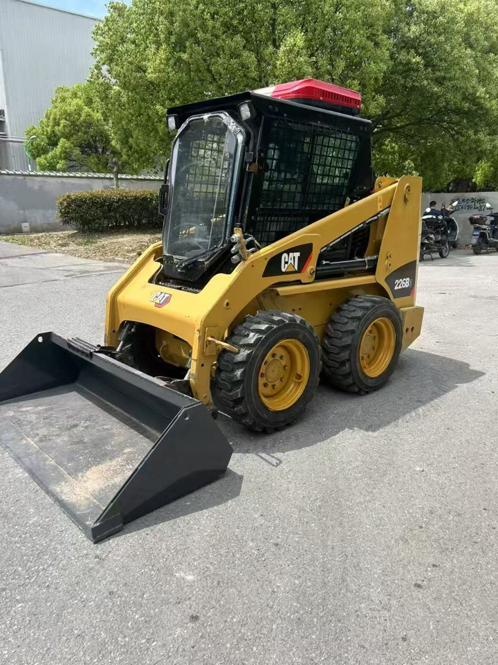 CAT 226B3 - Мини-погрузчик с бортовым поворотом: фото 4 CAT 226B3 - Мини-погрузчик с бортовым поворотом: фото 4
