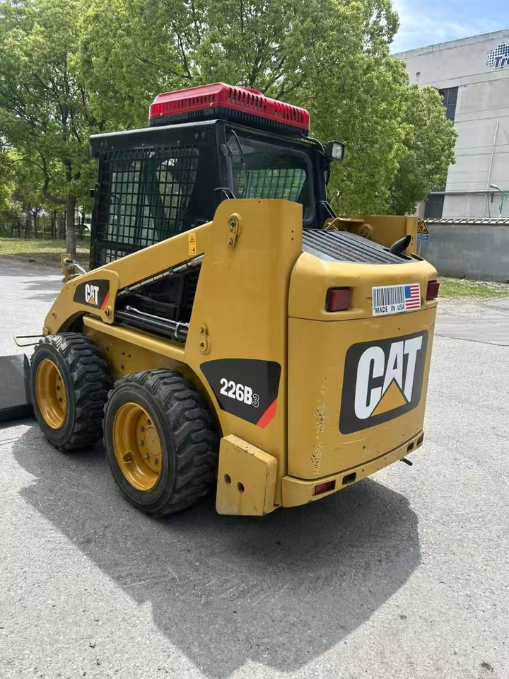 CATERPILLAR 226B-3 - Мини-погрузчик с бортовым поворотом: фото 3 CATERPILLAR 226B-3 - Мини-погрузчик с бортовым поворотом: фото 3