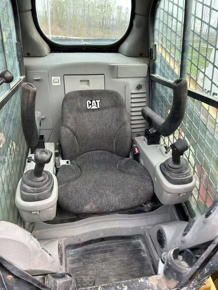 Мини-погрузчик с бортовым поворотом CATERPILLAR 246C: фото 6 Мини-погрузчик с бортовым поворотом CATERPILLAR 246C: фото 6