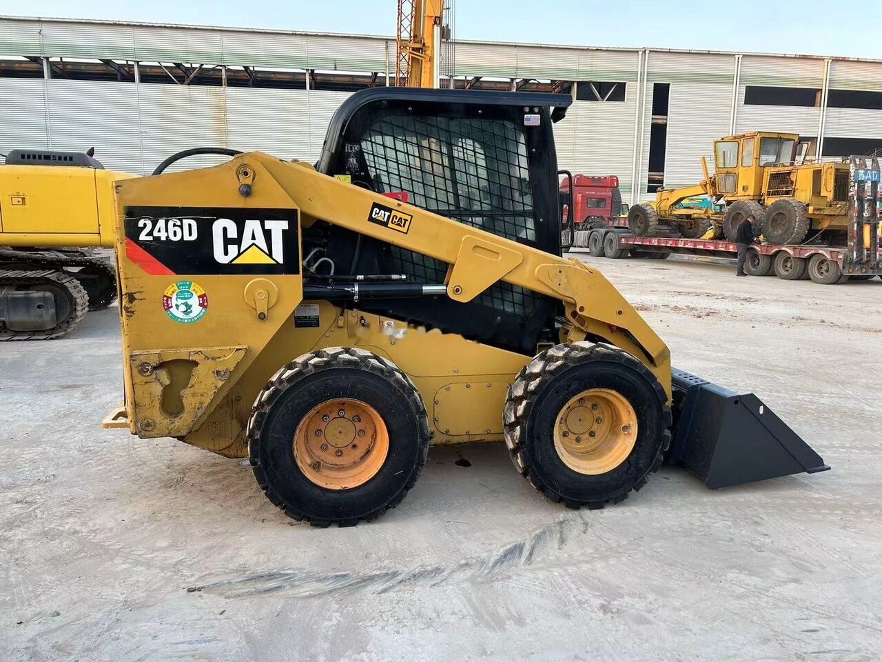 Мини-погрузчик с бортовым поворотом Caterpillar 246D: фото 8