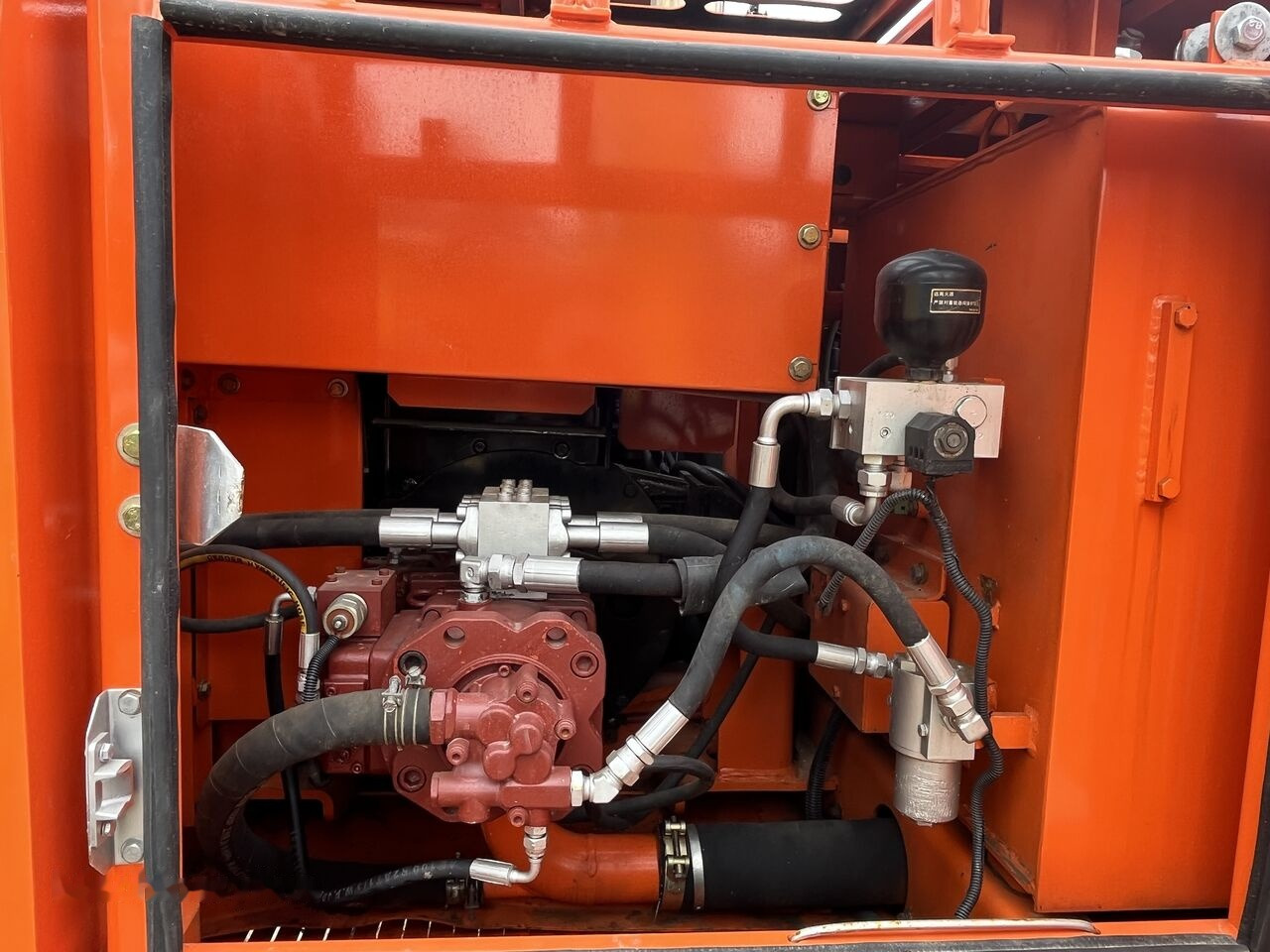 Doosan DH150LC-7 - Гусеничный экскаватор: фото 2 Doosan DH150LC-7 - Гусеничный экскаватор: фото 2