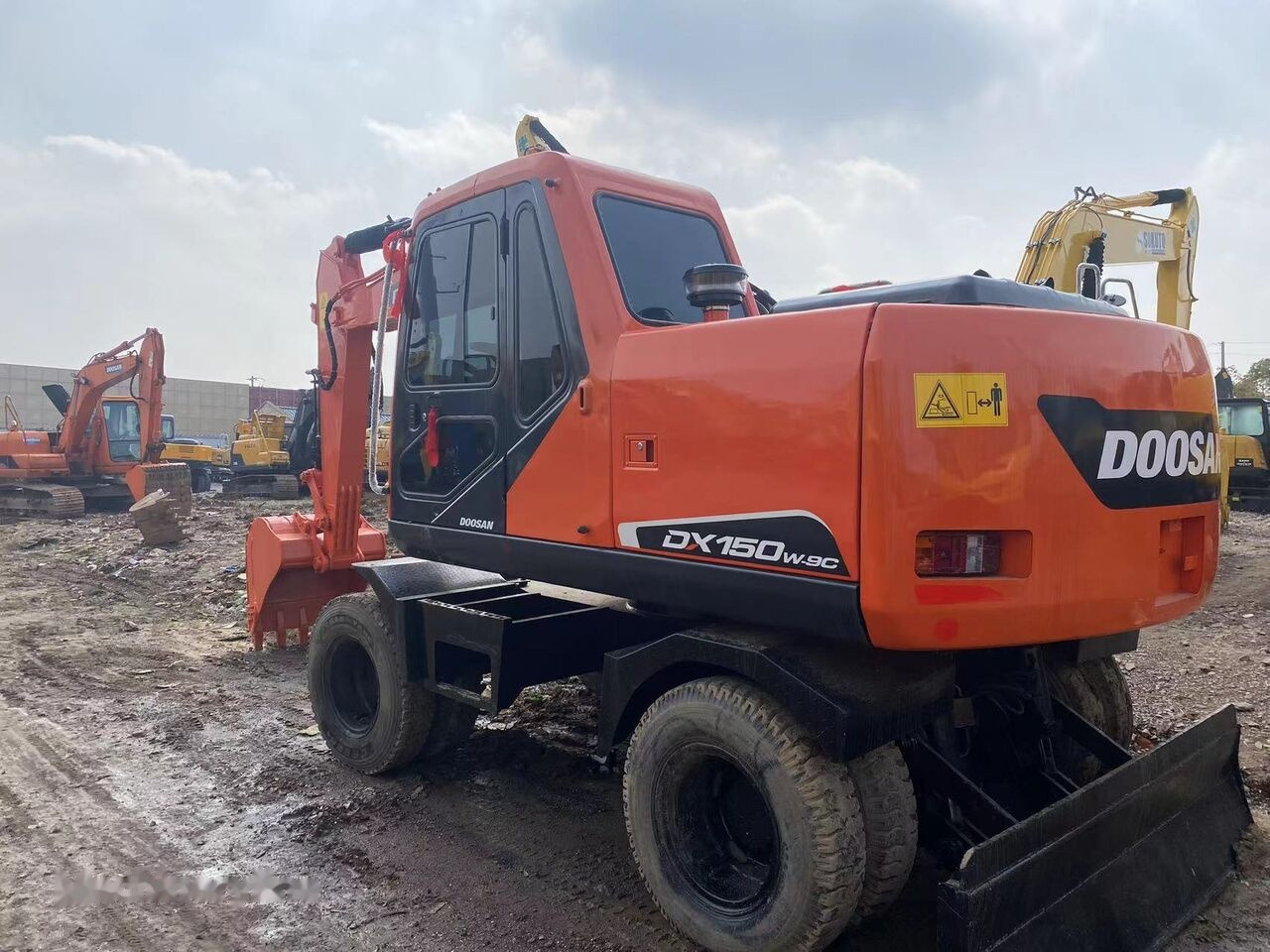 Doosan DX150W - Колёсный экскаватор: фото 4 Doosan DX150W - Колёсный экскаватор: фото 4