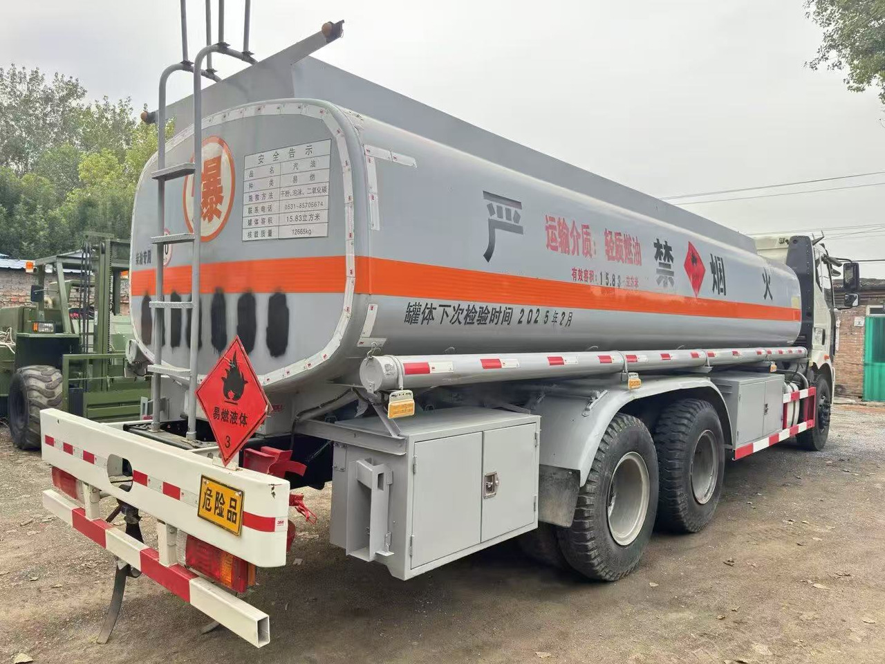 FAW tanker truck - Грузовик-цистерна: фото 3 FAW tanker truck - Грузовик-цистерна: фото 3