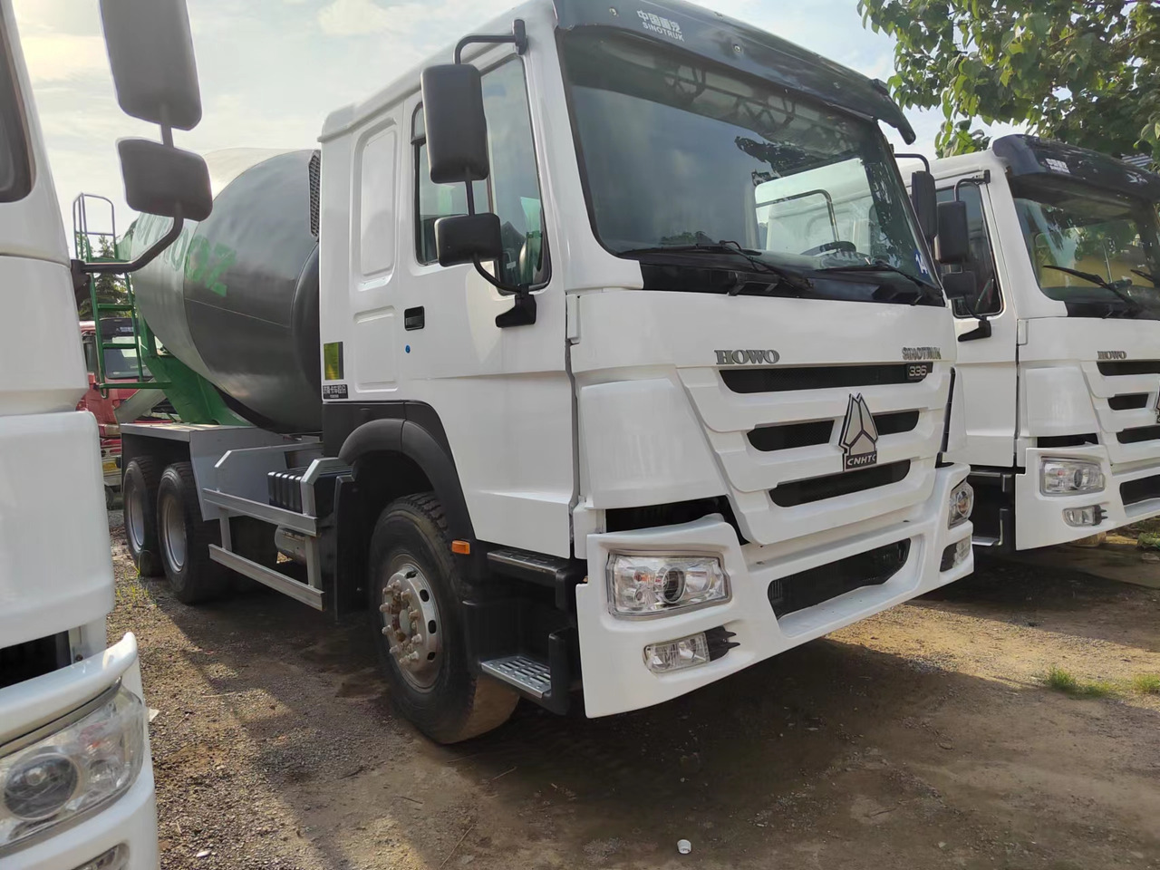 SINOTRUK HOWO Concrete Mixer Truck - Грузовик: фото 4 SINOTRUK HOWO Concrete Mixer Truck - Грузовик: фото 4
