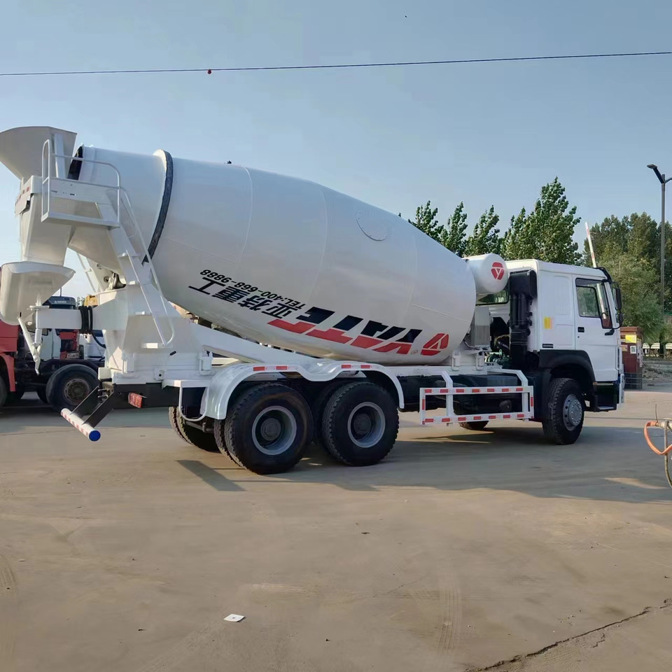 SINOTRUK HOWO Concrete Mixer Truck - Грузовик: фото 1 SINOTRUK HOWO Concrete Mixer Truck - Грузовик: фото 1