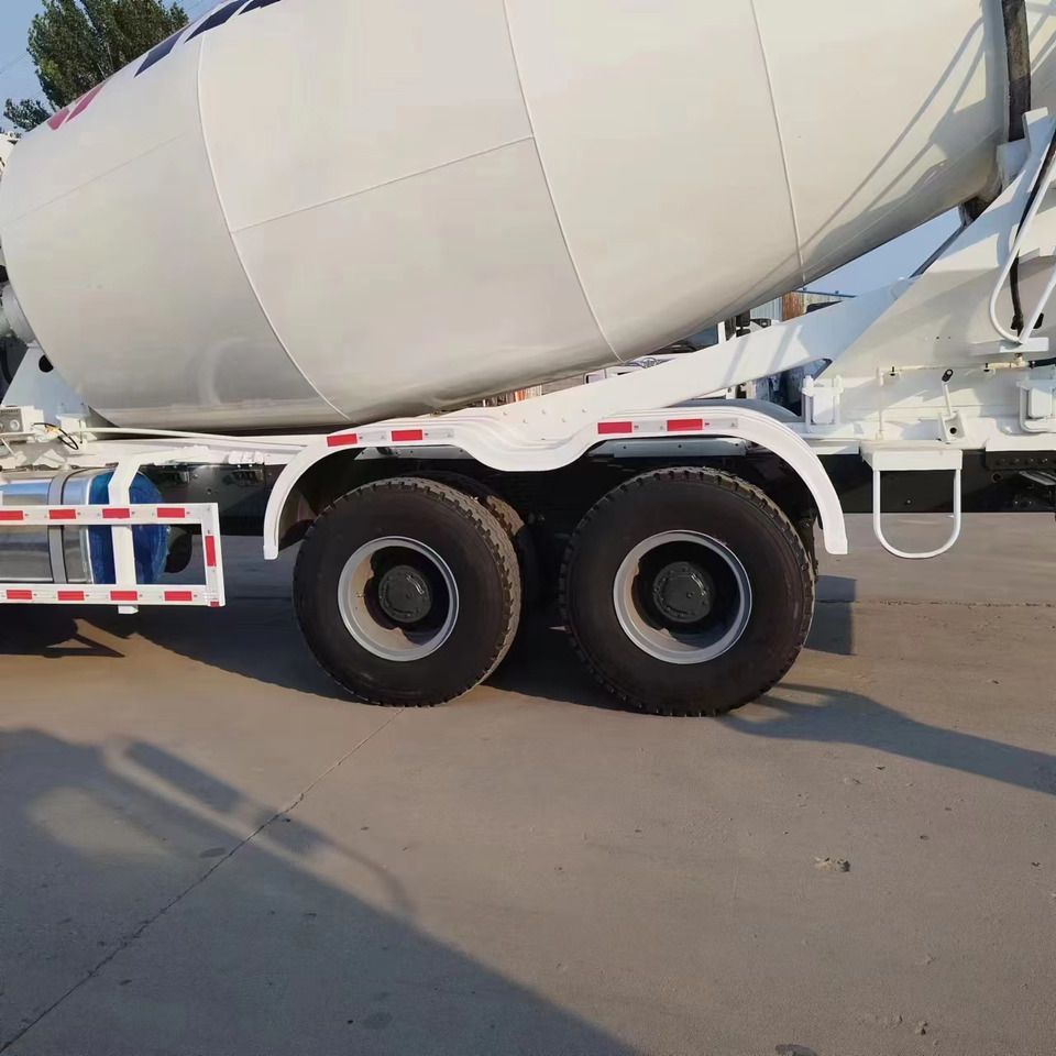 SINOTRUK HOWO Concrete Mixer Truck - Грузовик: фото 5 SINOTRUK HOWO Concrete Mixer Truck - Грузовик: фото 5