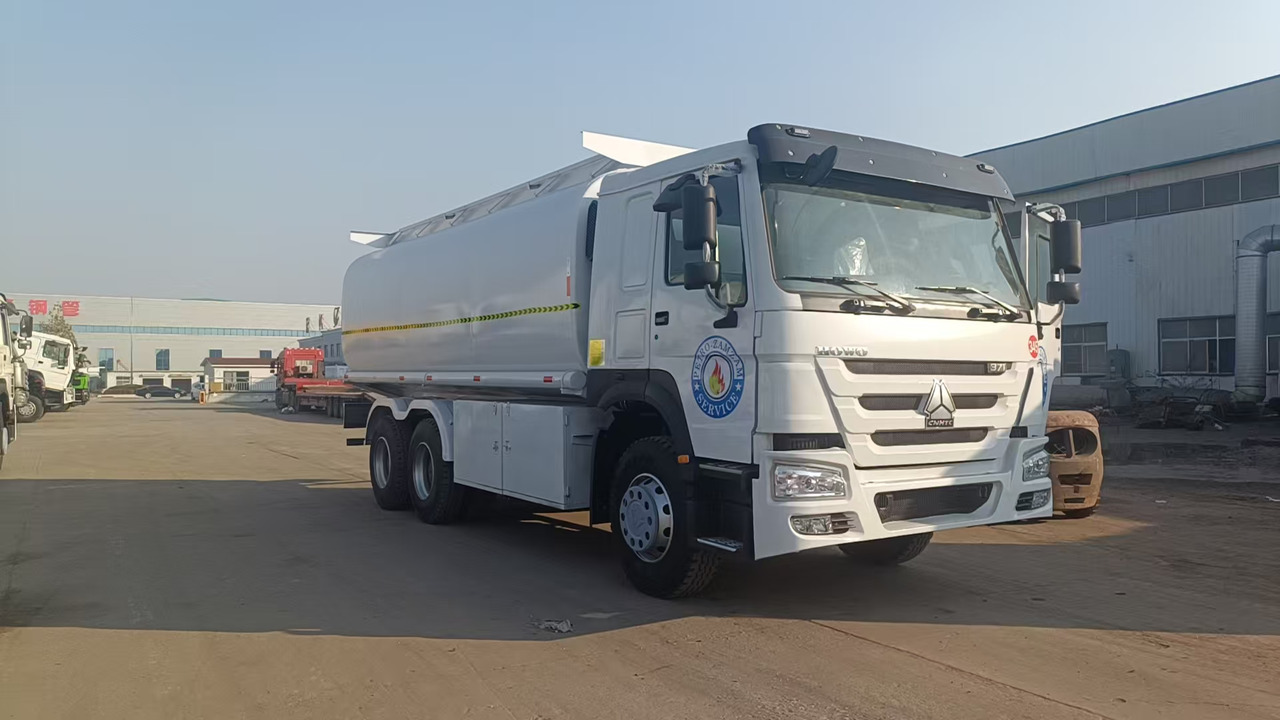 SINOTRUK Howo 25 Cubic Meter Tank Truck - Грузовик: фото 1 SINOTRUK Howo 25 Cubic Meter Tank Truck - Грузовик: фото 1