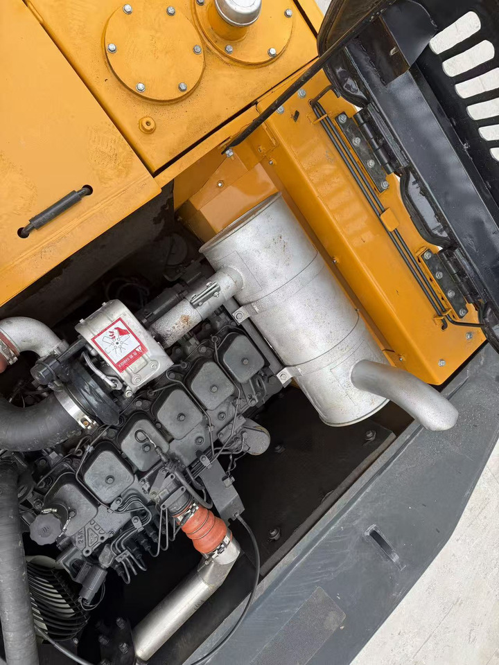 HYUNDAI R220LC-9S - Гусеничный экскаватор: фото 3 HYUNDAI R220LC-9S - Гусеничный экскаватор: фото 3