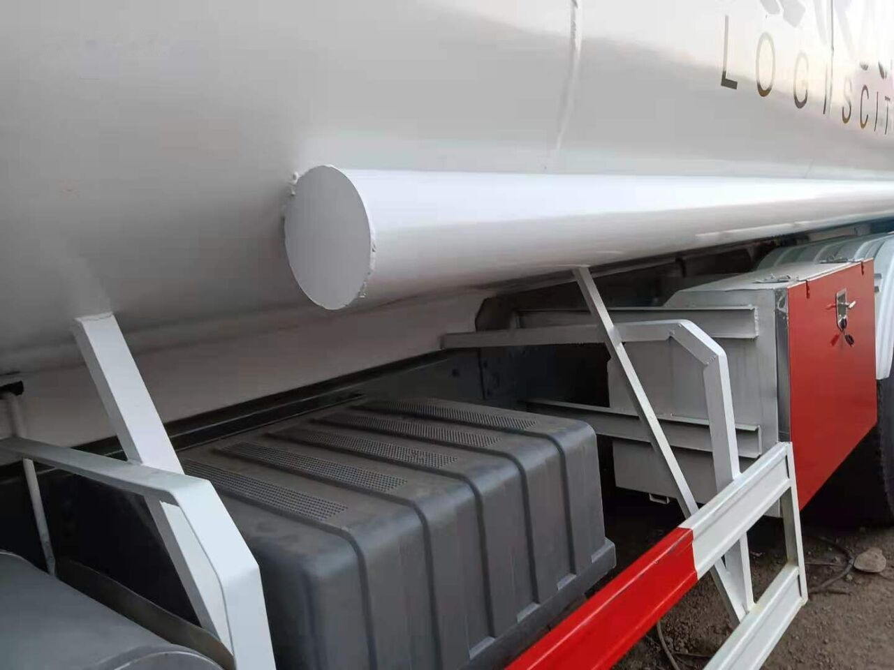 Howo - Грузовик-цистерна: фото 3 Howo - Грузовик-цистерна: фото 3