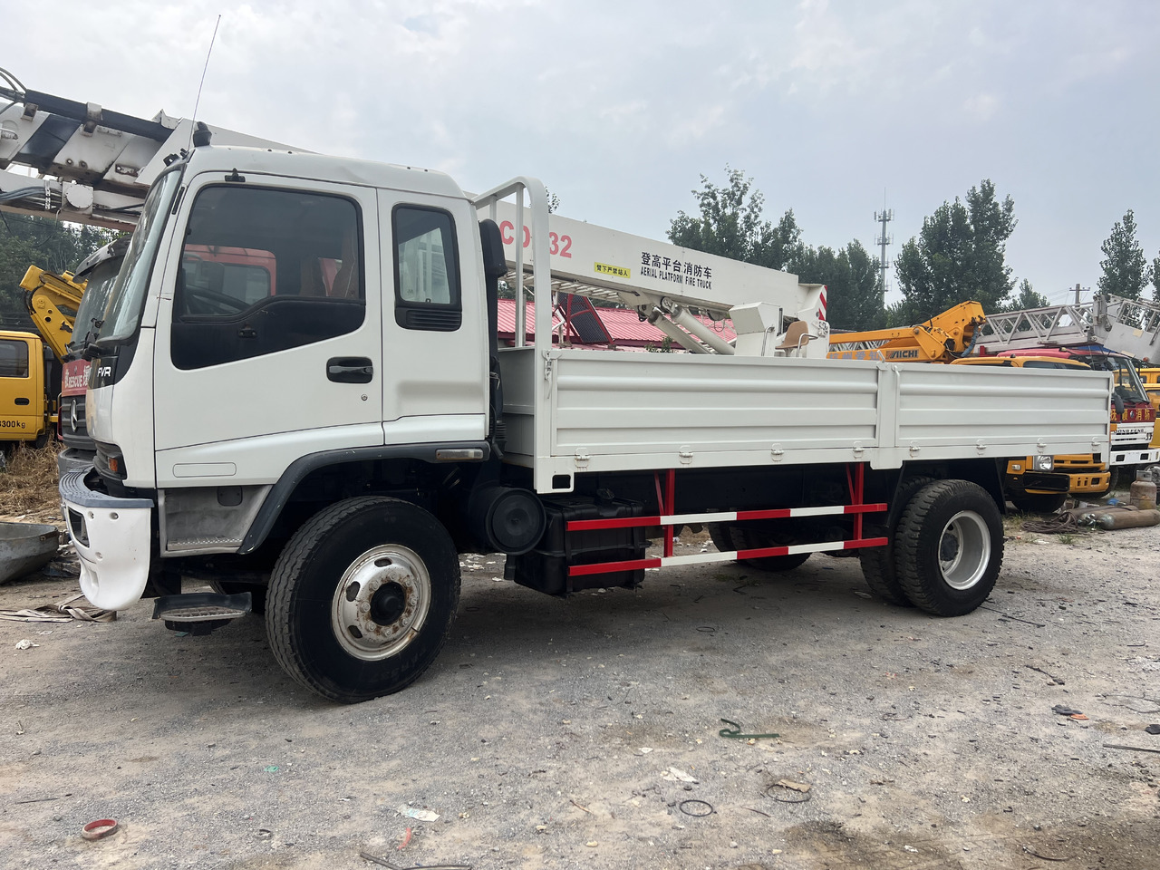 ISUZU Cargo truck - Самосвал: фото 4 ISUZU Cargo truck - Самосвал: фото 4