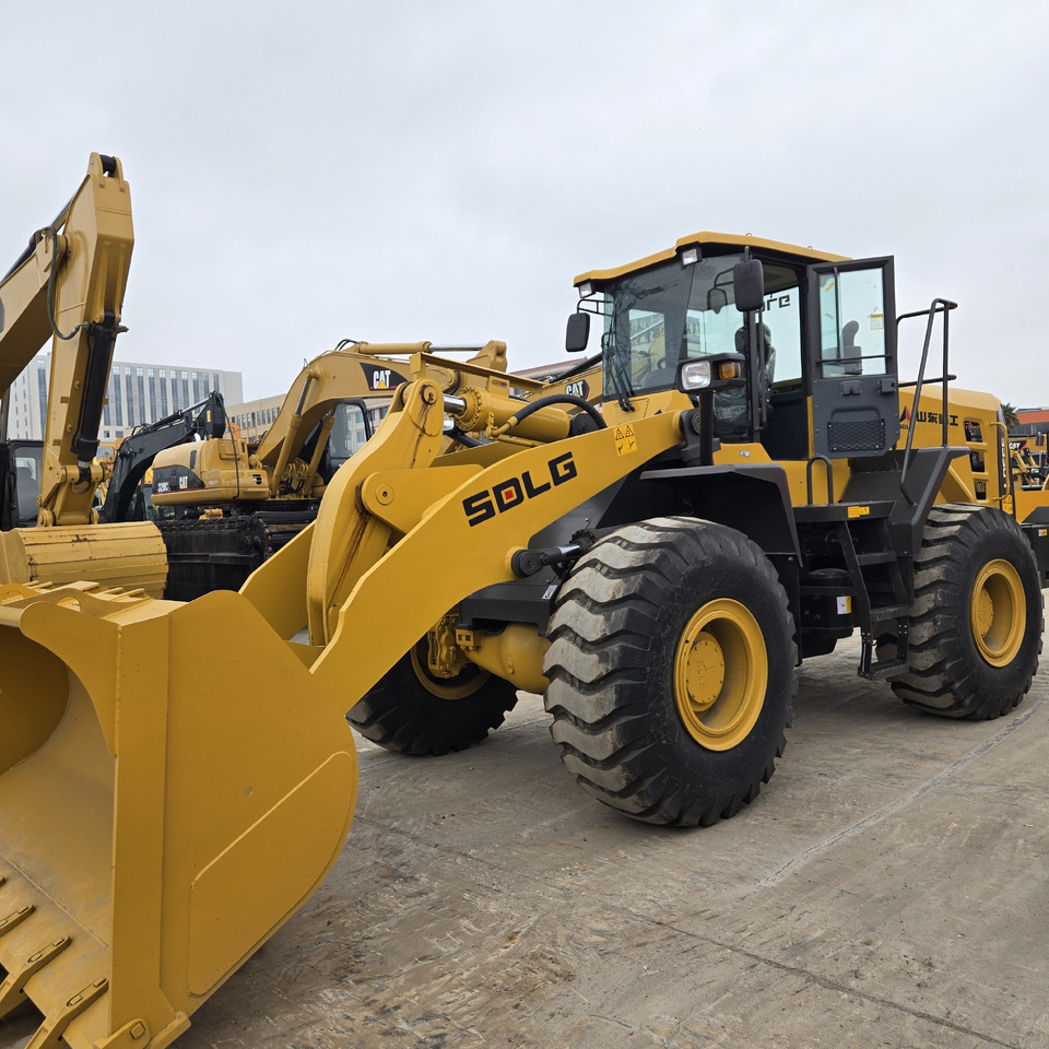 SDLG L956F - Колёсный погрузчик: фото 2 SDLG L956F - Колёсный погрузчик: фото 2