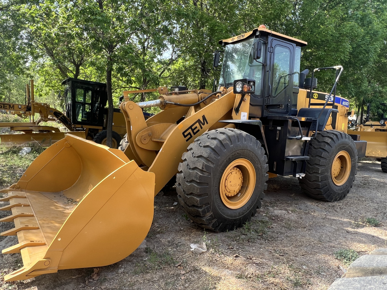 SEM SEM655D - Колёсный погрузчик: фото 3 SEM SEM655D - Колёсный погрузчик: фото 3