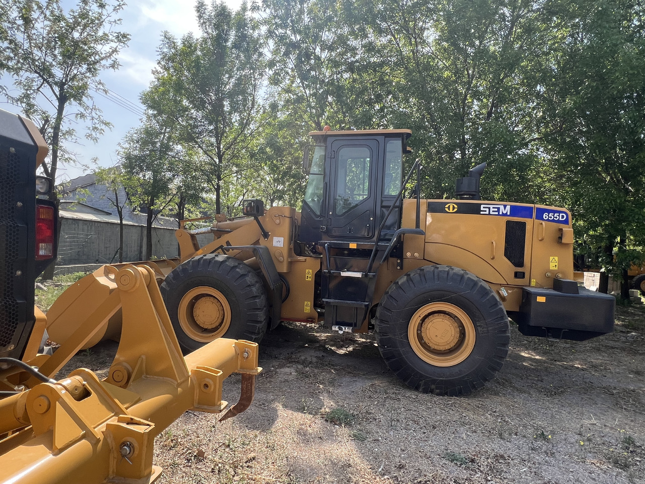 SEM SEM655D - Колёсный погрузчик: фото 2 SEM SEM655D - Колёсный погрузчик: фото 2