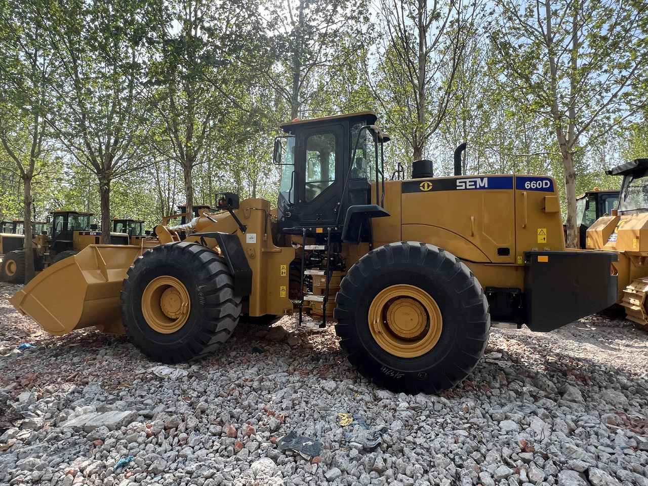 SEM SEM660D - Колёсный погрузчик: фото 1 SEM SEM660D - Колёсный погрузчик: фото 1