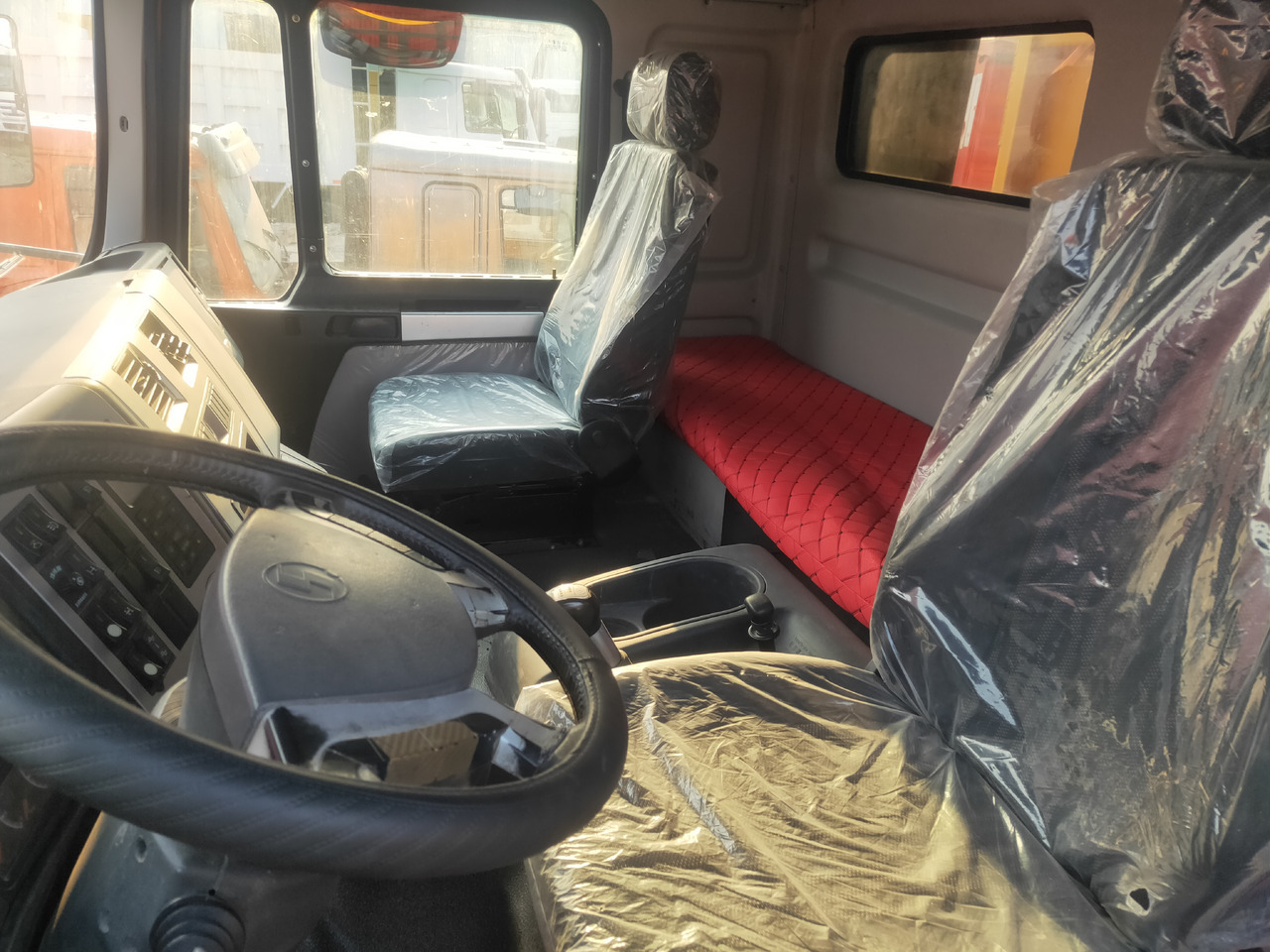 SHACMAN F3000 - Самосвал: фото 3 SHACMAN F3000 - Самосвал: фото 3