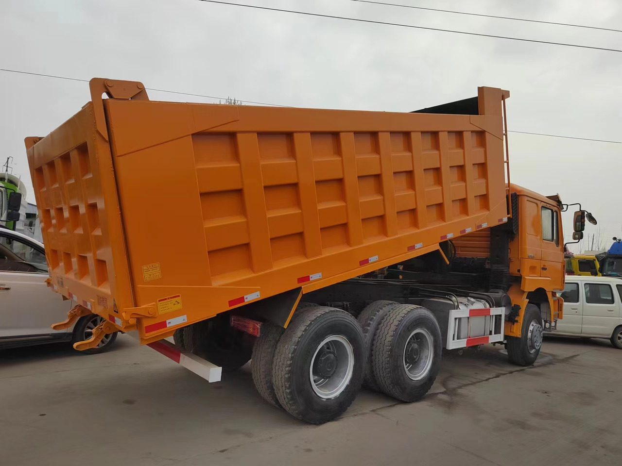 SHACMAN F3000 - Самосвал: фото 4 SHACMAN F3000 - Самосвал: фото 4