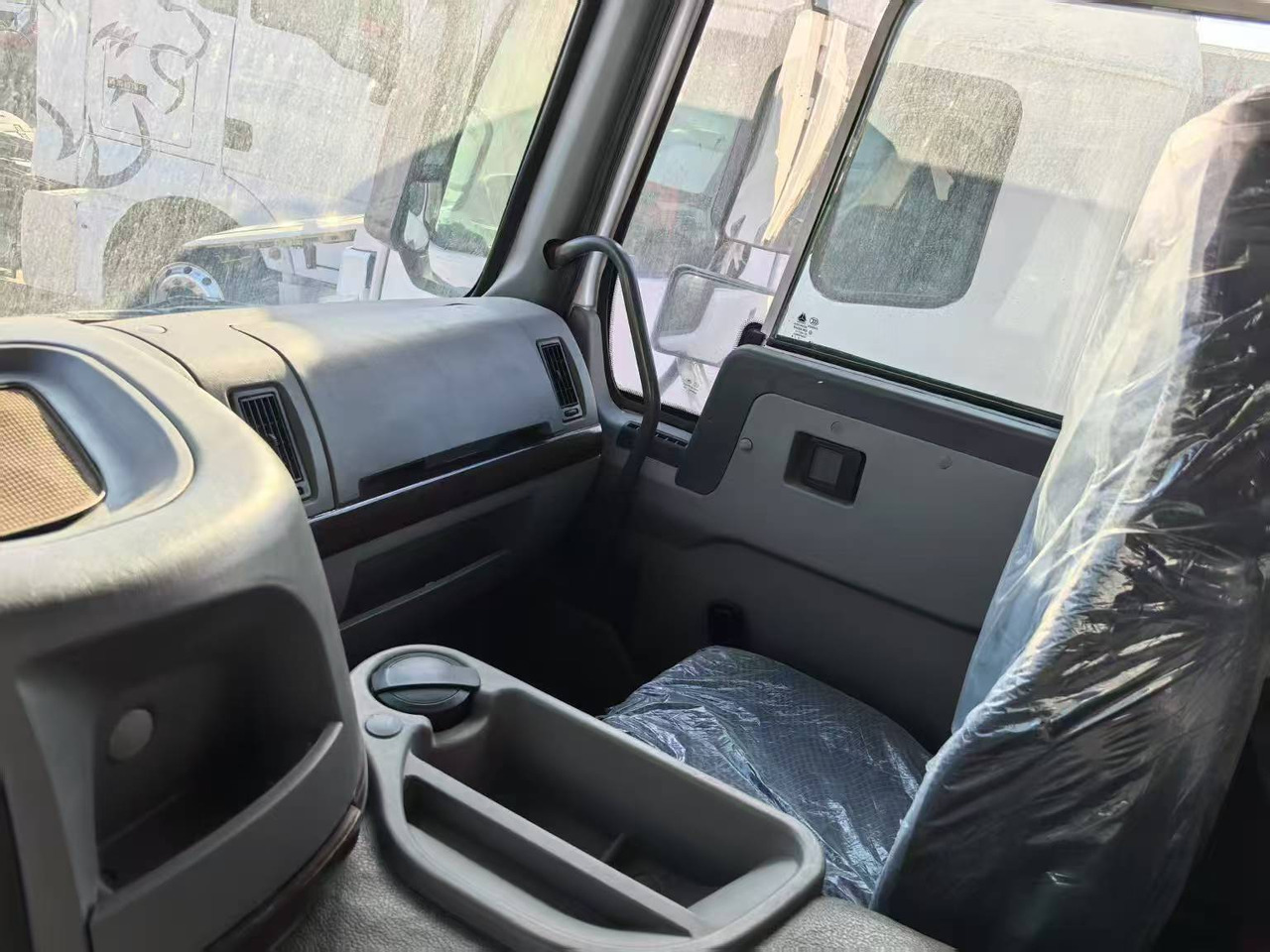 SINOTRUK HOWO 8x4 - Самосвал: фото 5 SINOTRUK HOWO 8x4 - Самосвал: фото 5