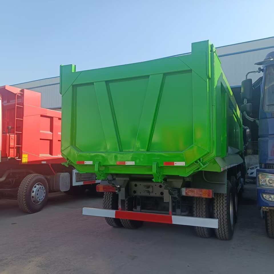 SINOTRUK HOWO 8x4 - Грузовик с закрытым кузовом: фото 5 SINOTRUK HOWO 8x4 - Грузовик с закрытым кузовом: фото 5