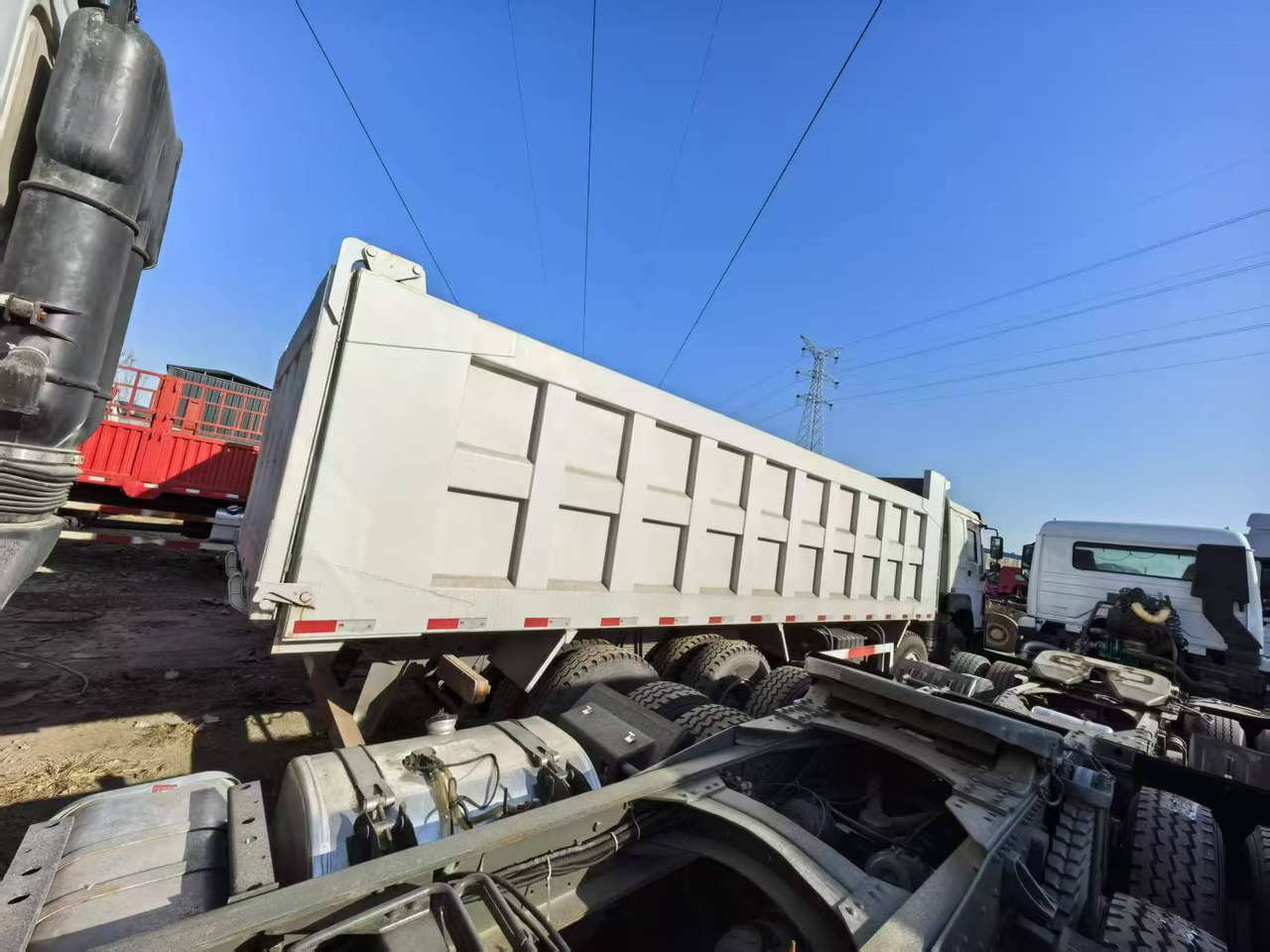 SINOTRUK HOWO 8x4 - Самосвал: фото 2 SINOTRUK HOWO 8x4 - Самосвал: фото 2