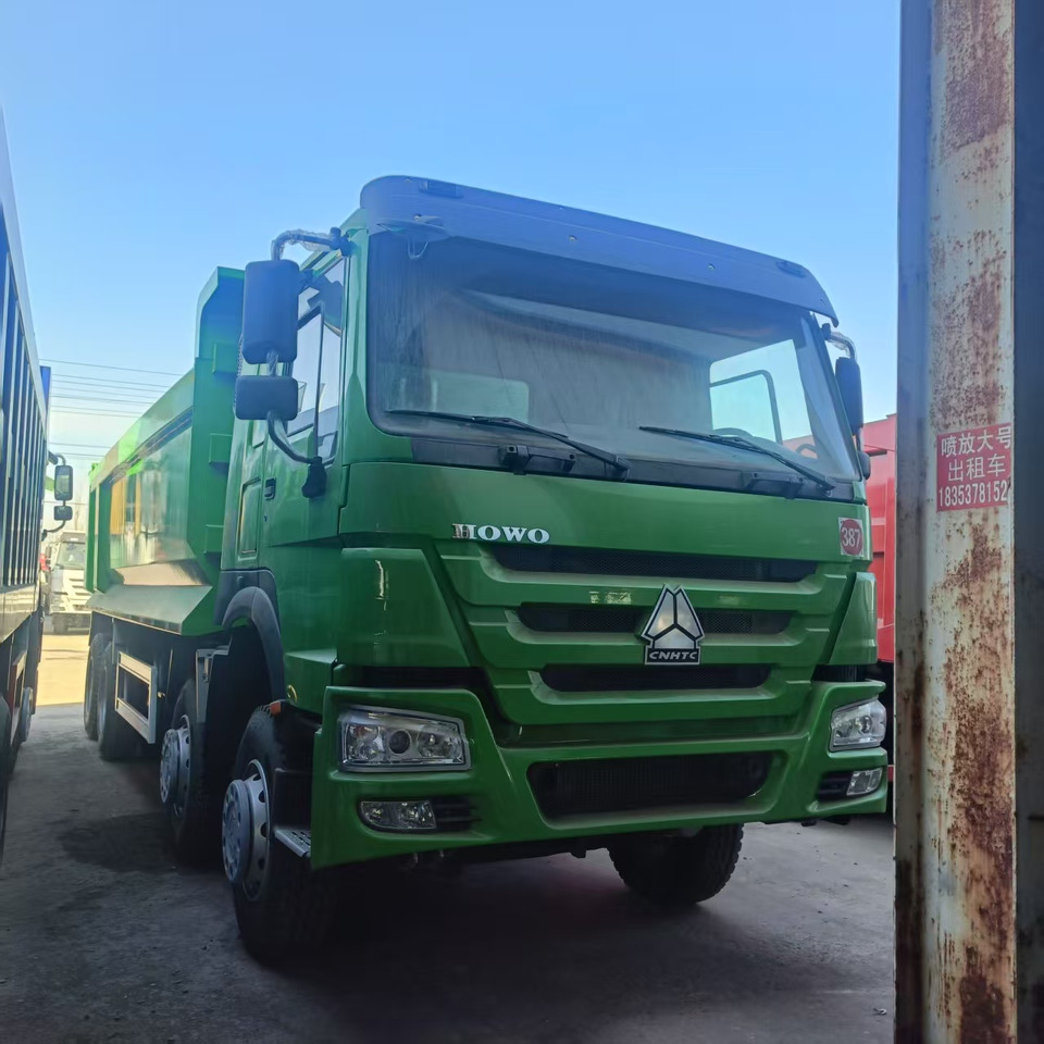 SINOTRUK HOWO 8x4 - Грузовик с закрытым кузовом: фото 3 SINOTRUK HOWO 8x4 - Грузовик с закрытым кузовом: фото 3