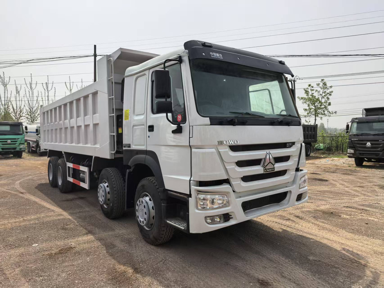 SINOTRUK HOWO 8x4 - Самосвал: фото 2 SINOTRUK HOWO 8x4 - Самосвал: фото 2