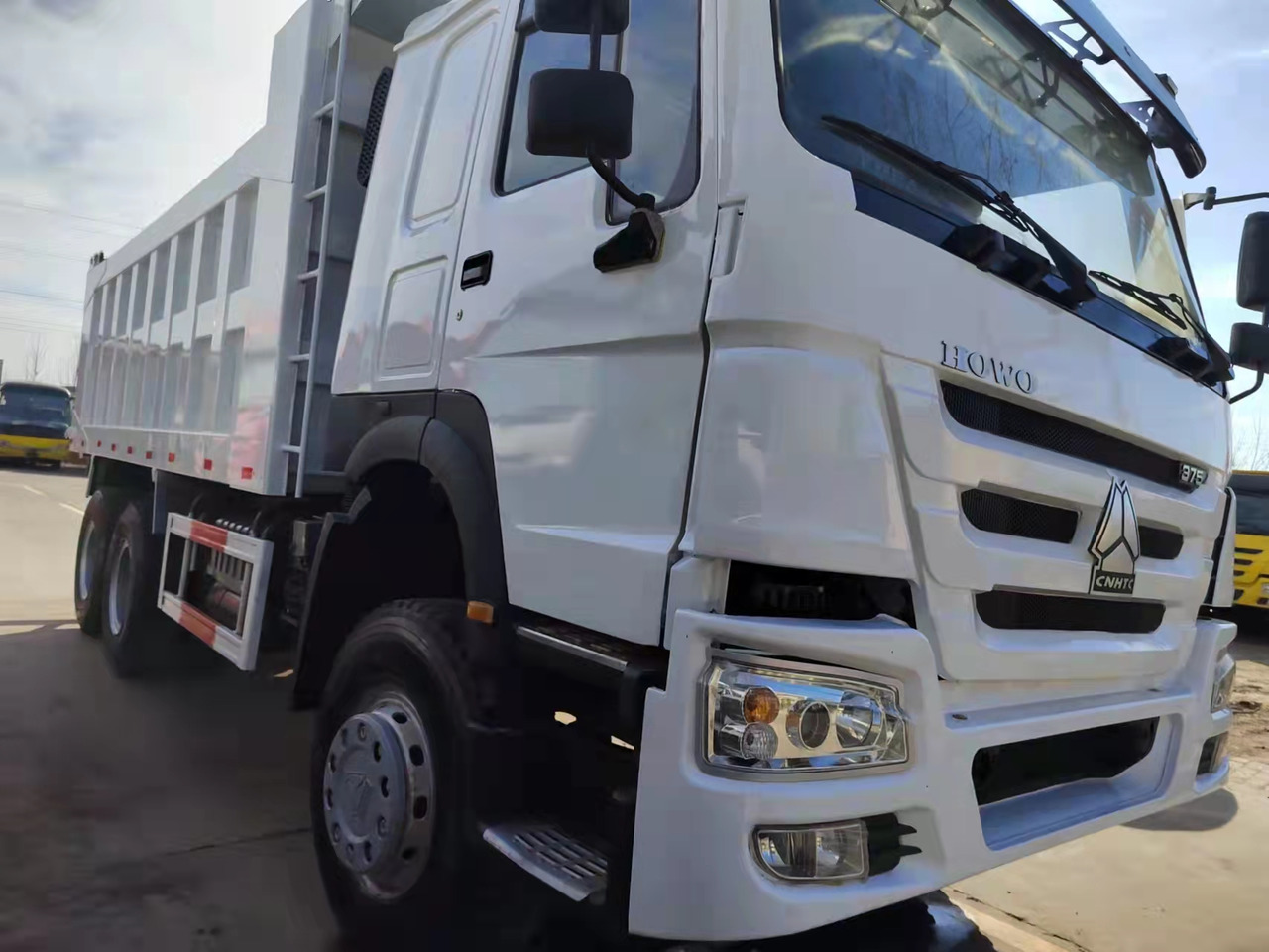 SINOTRUK HOWO - Самосвал: фото 3 SINOTRUK HOWO - Самосвал: фото 3