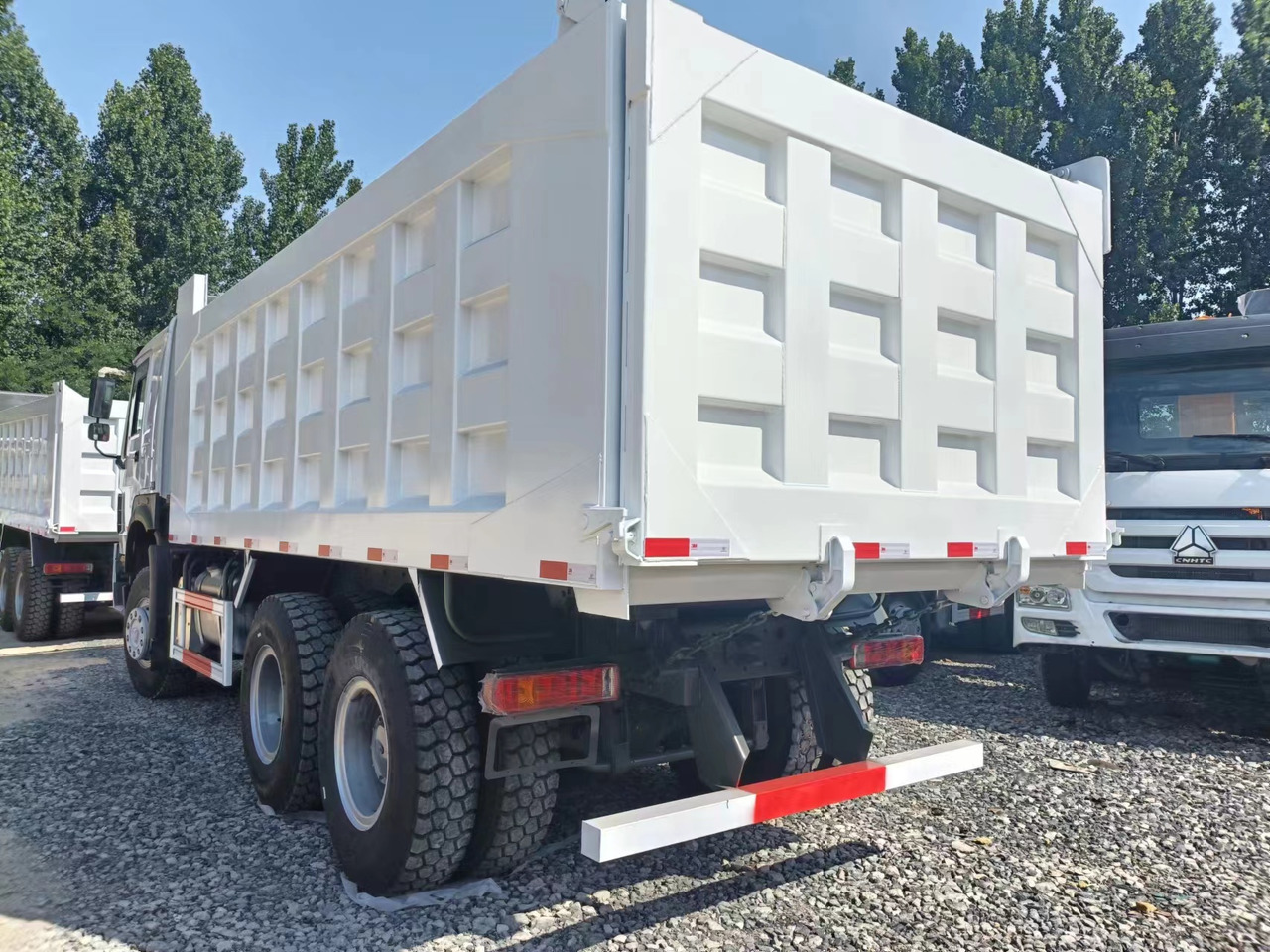 SINOTRUK HOWO - Самосвал: фото 2 SINOTRUK HOWO - Самосвал: фото 2