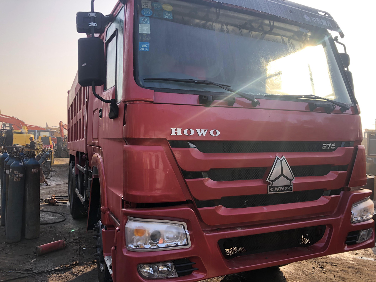 SINOTRUK HOWO - Самосвал: фото 2 SINOTRUK HOWO - Самосвал: фото 2