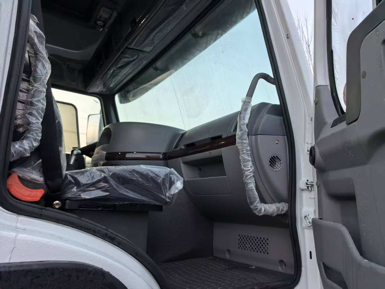 SINOTRUK Howo 6*4 - Самосвал: фото 3 SINOTRUK Howo 6*4 - Самосвал: фото 3