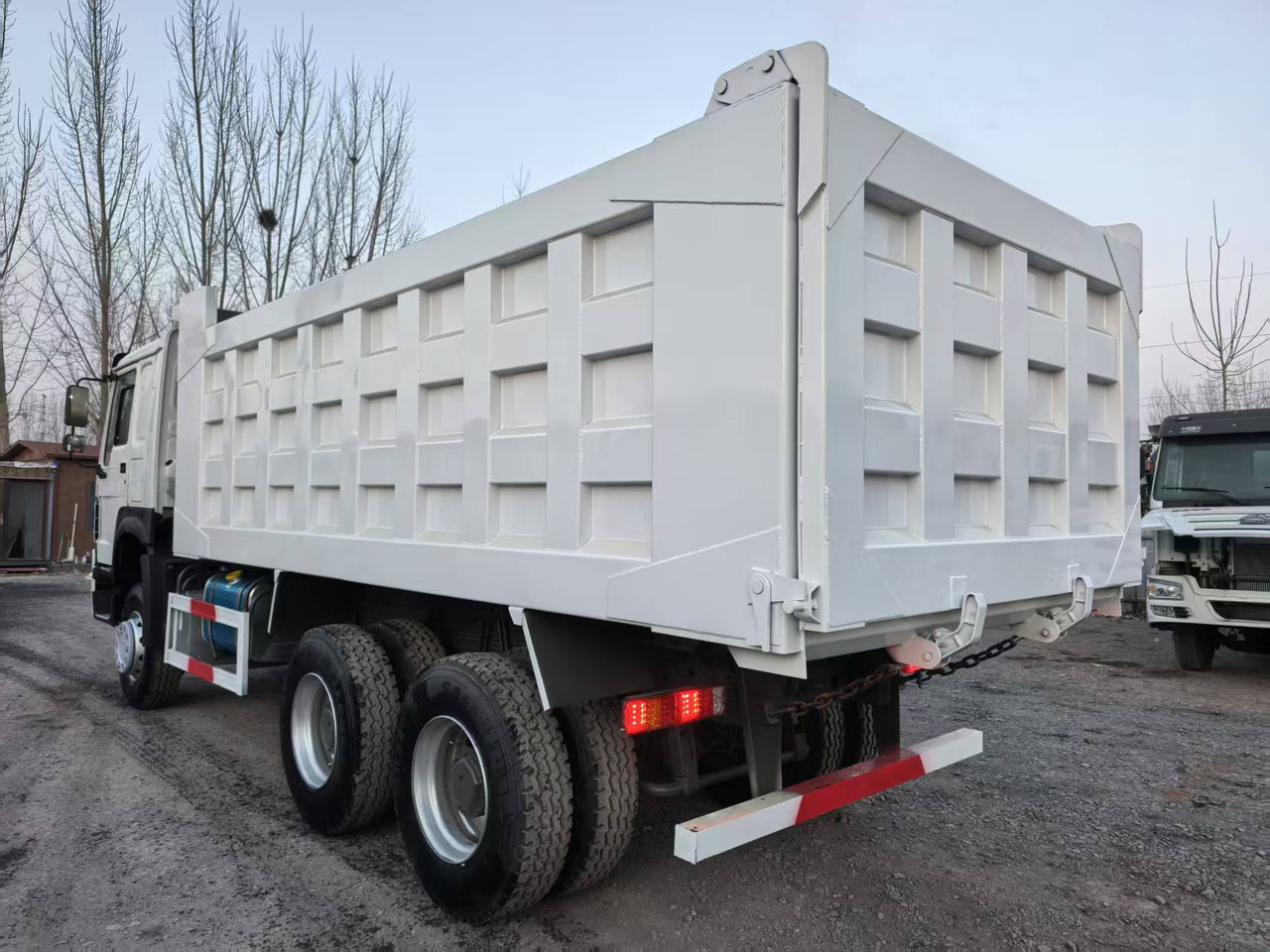 SINOTRUK Howo 6*4 - Самосвал: фото 5 SINOTRUK Howo 6*4 - Самосвал: фото 5