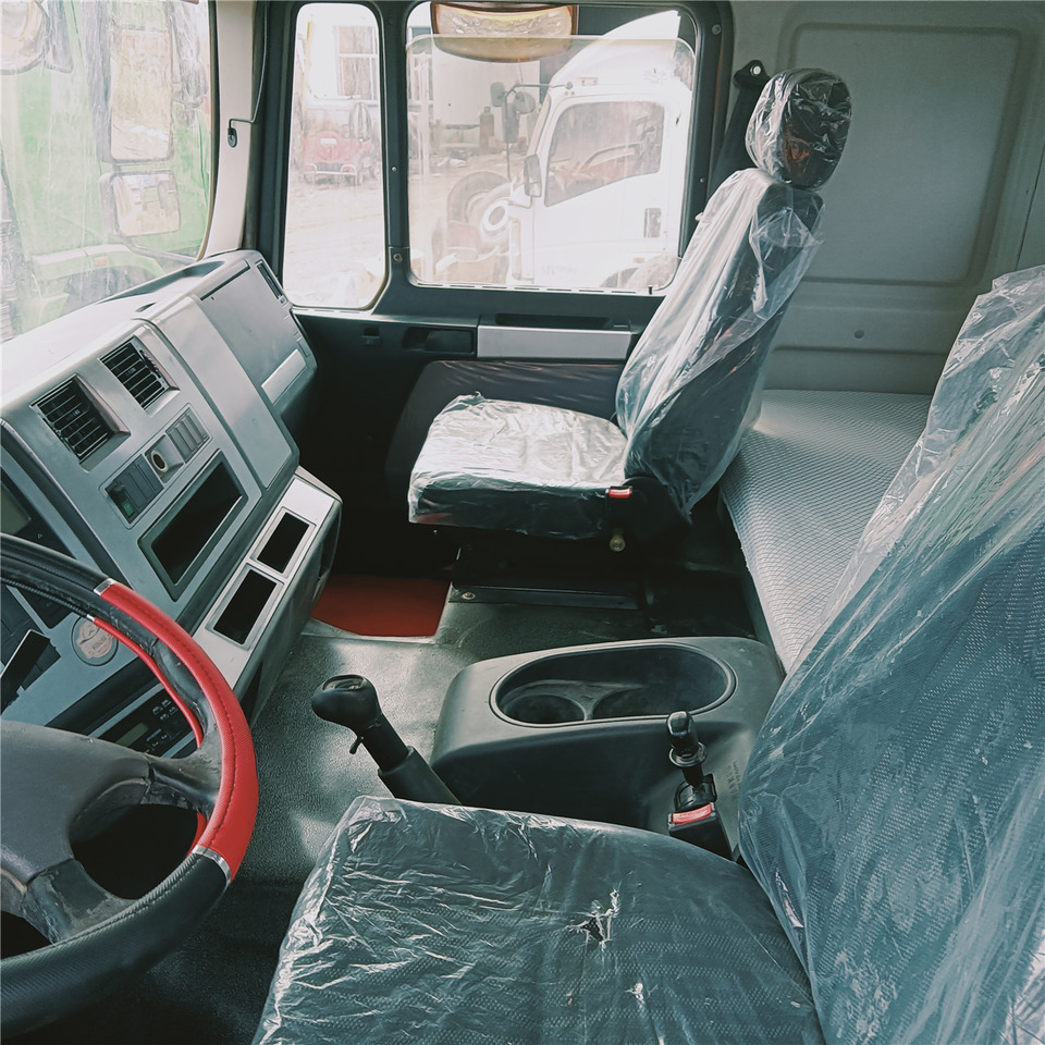 SHACMAN F3000 trailer head - Тягач: фото 1 SHACMAN F3000 trailer head - Тягач: фото 1