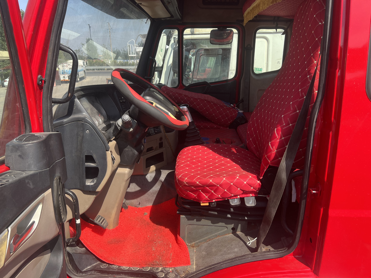 SINOTRUK HOWO - Тягач: фото 4 SINOTRUK HOWO - Тягач: фото 4