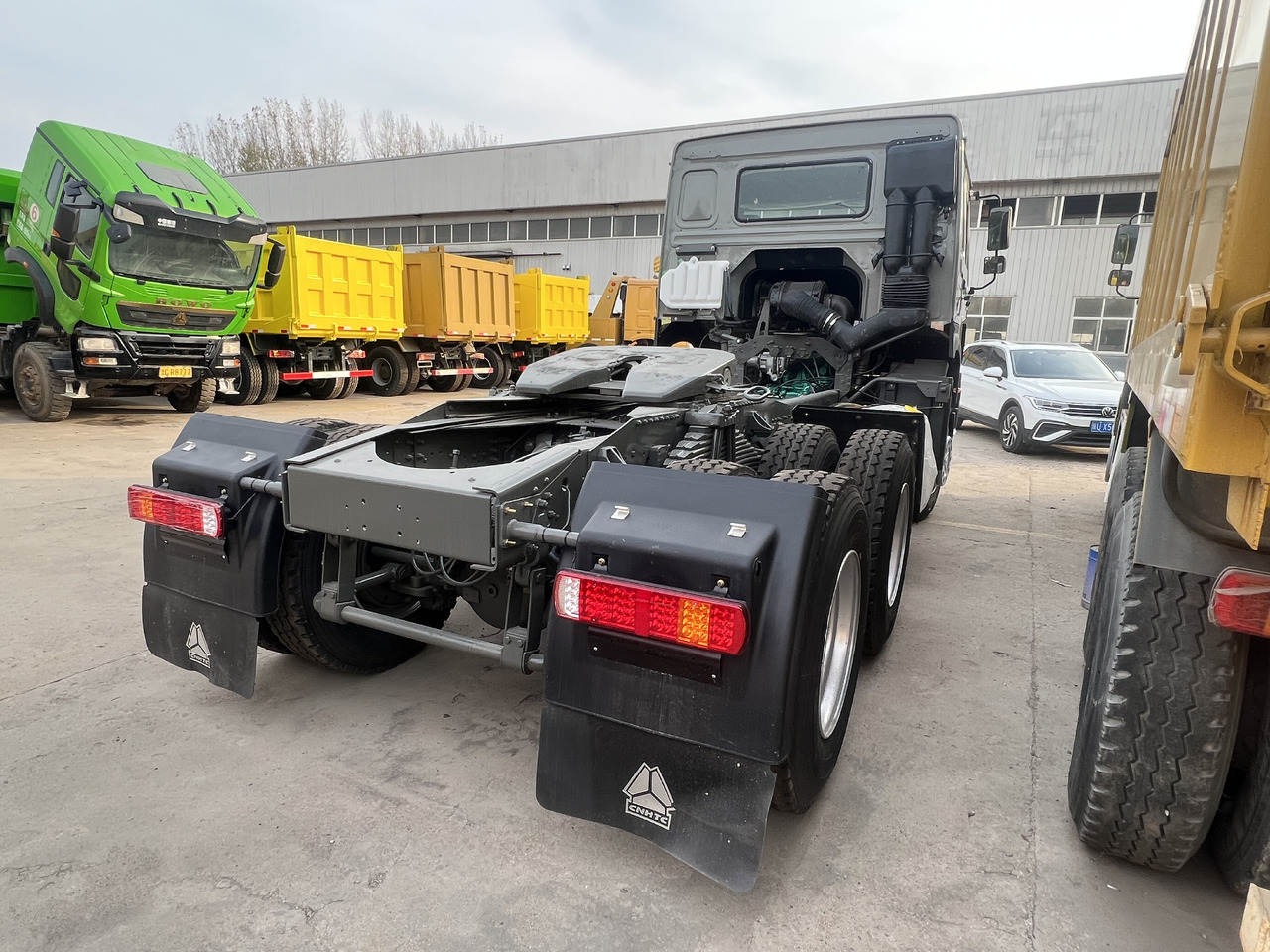 SINOTRUK HOWO - Тягач: фото 3 SINOTRUK HOWO - Тягач: фото 3